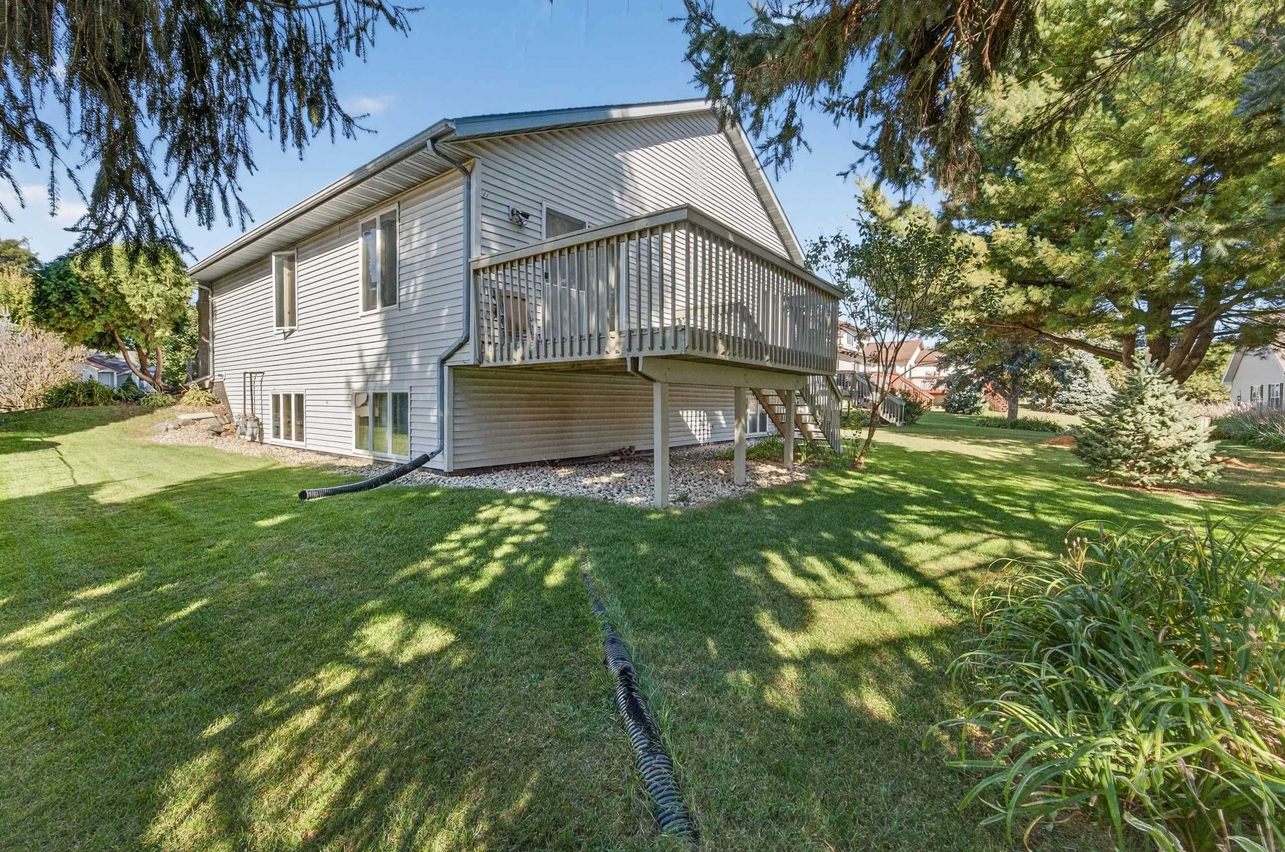 2906-2908 Brian Lane