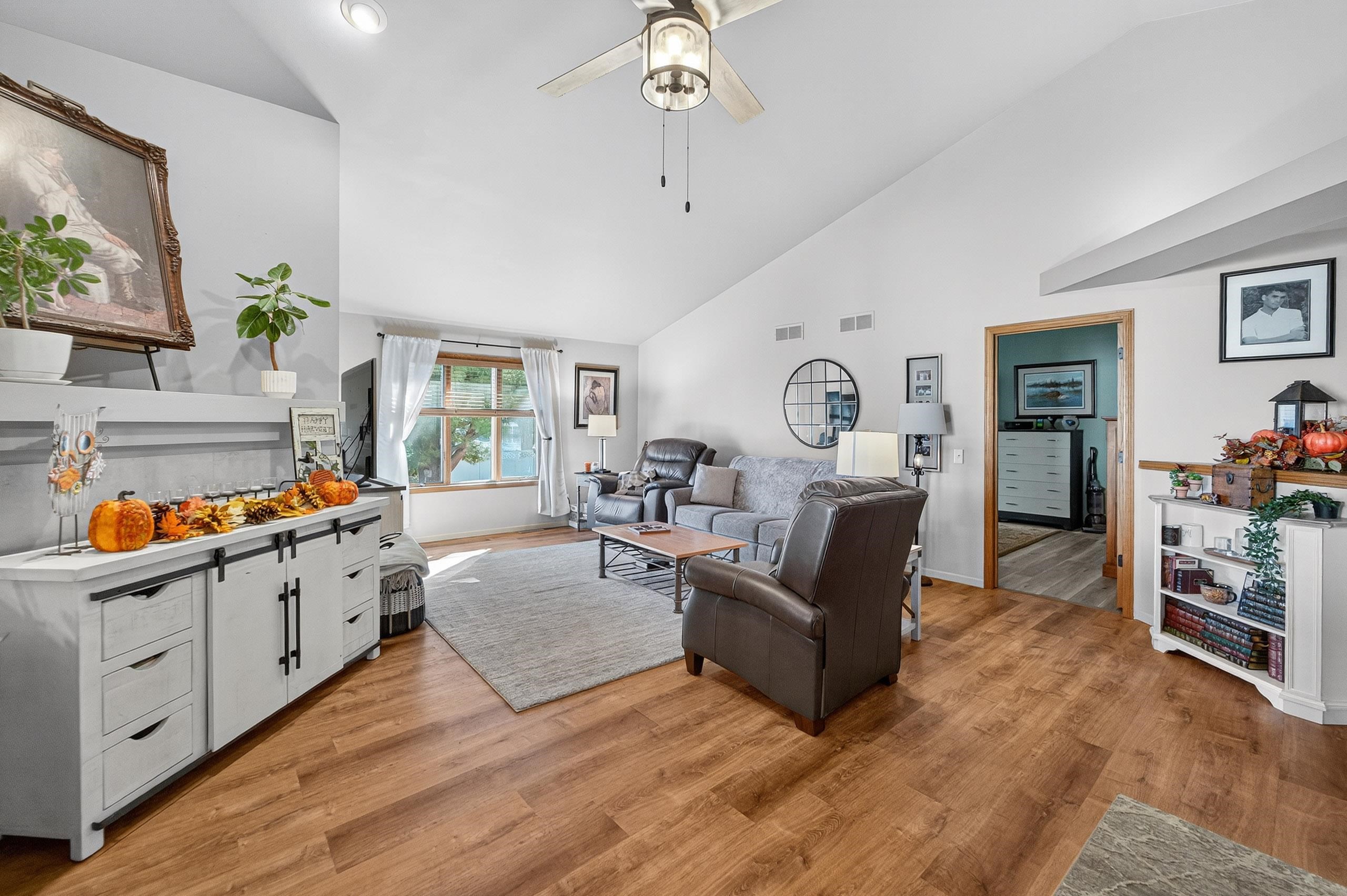 2906-2908 Brian Lane