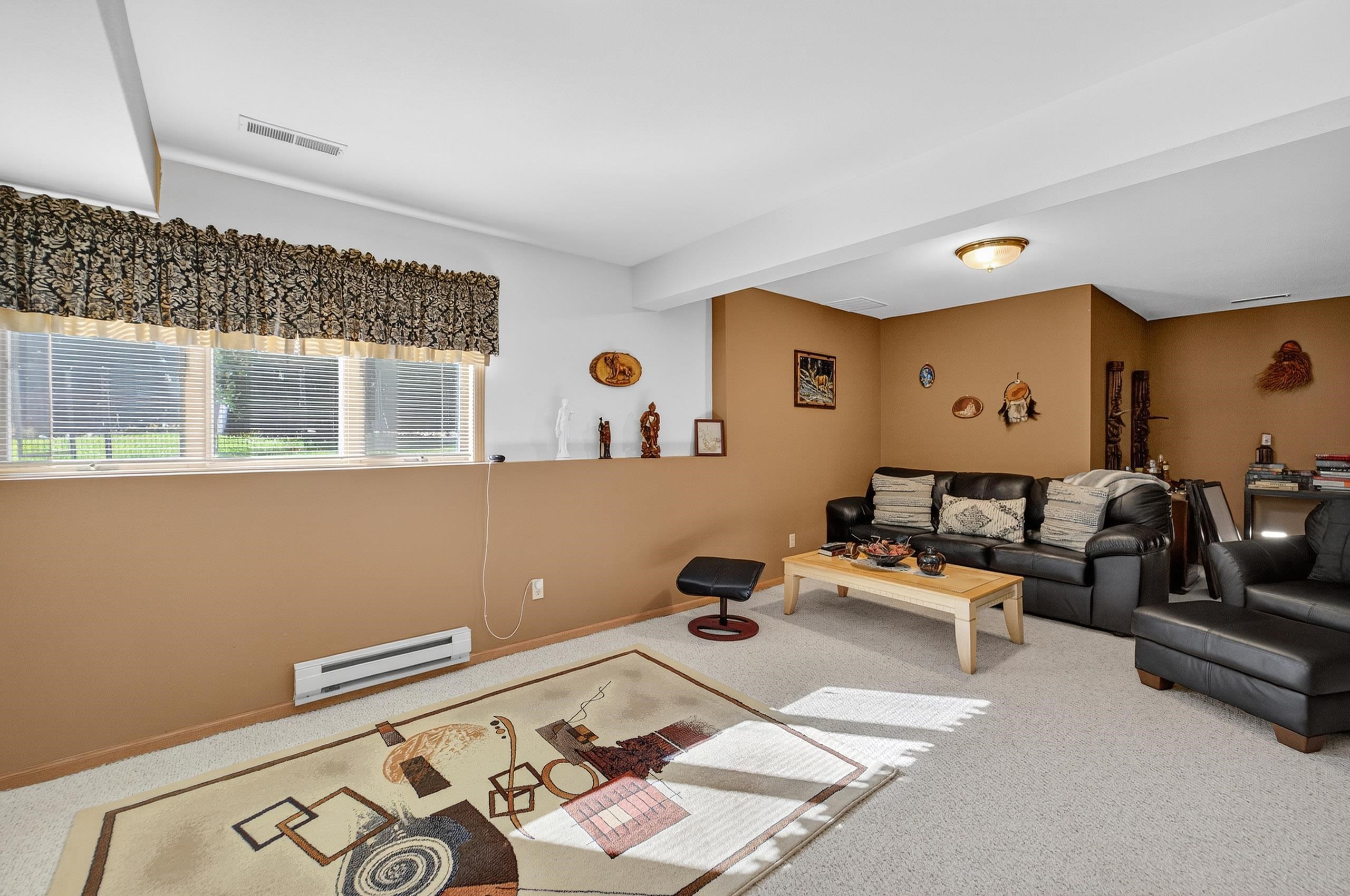 2906-2908 Brian Lane