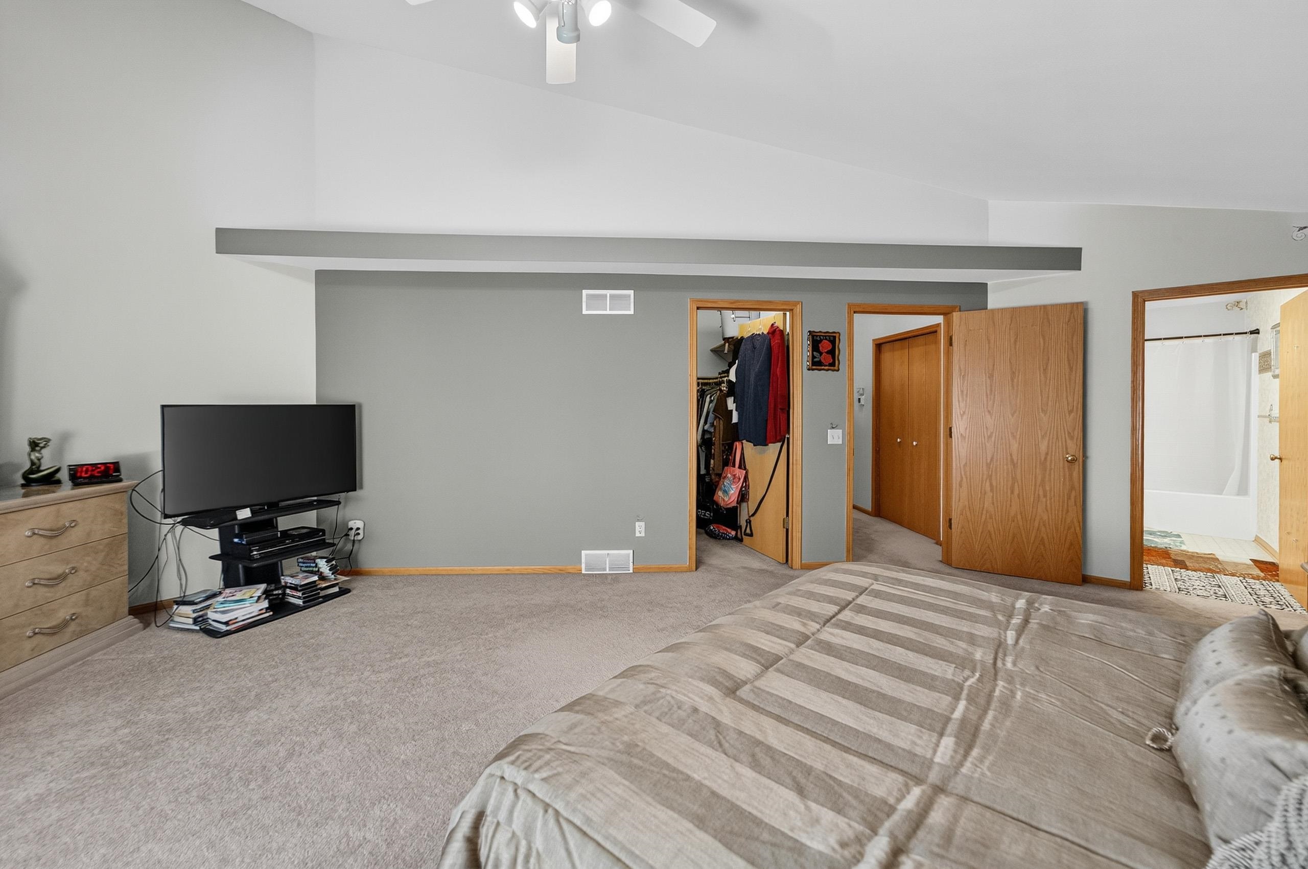 2906-2908 Brian Lane