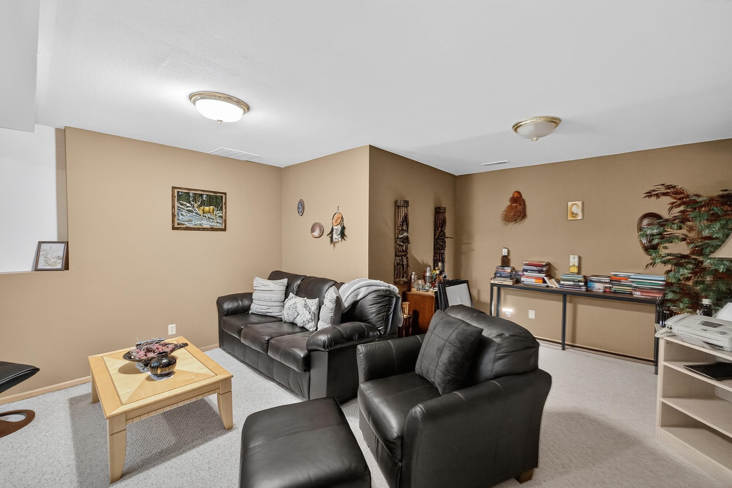 2906-2908 Brian Lane