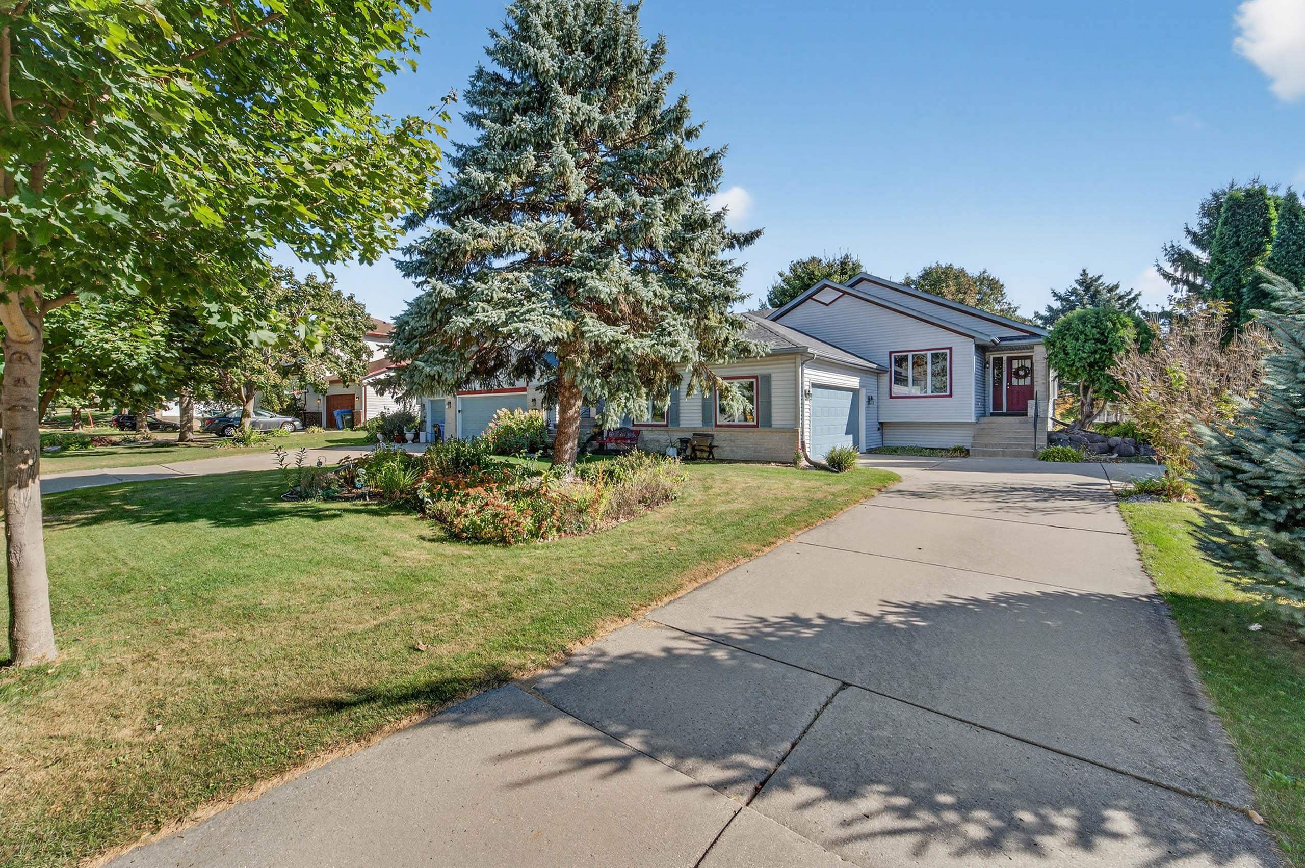 2906-2908 Brian Lane