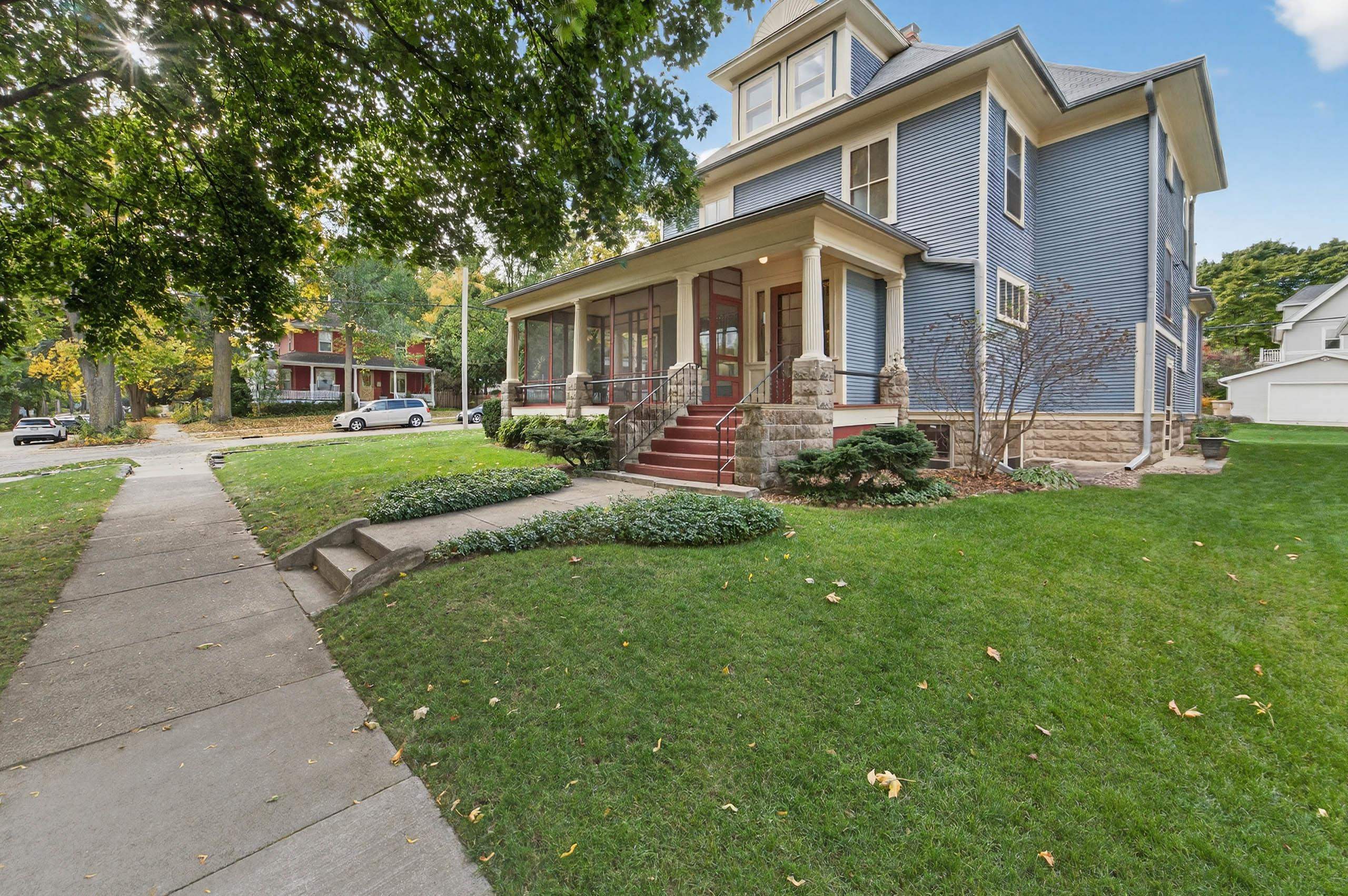 1922 Adams Street