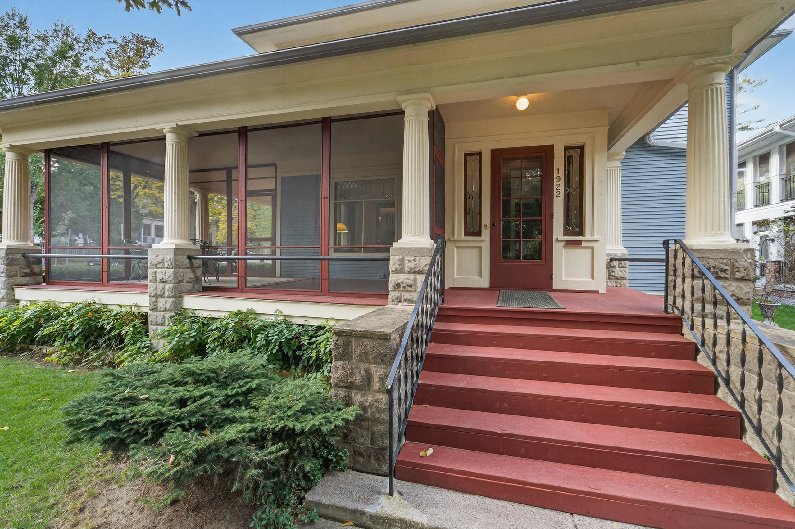 1922 Adams Street