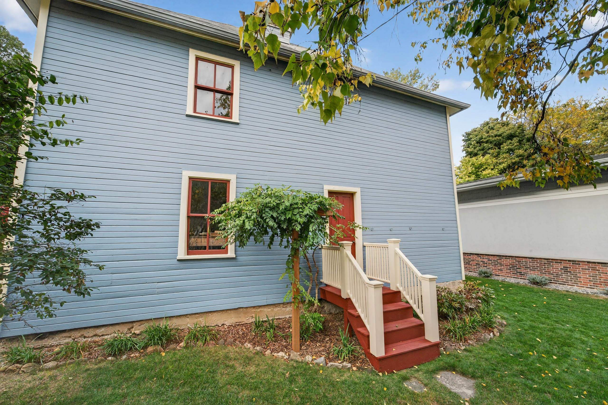 1922 Adams Street