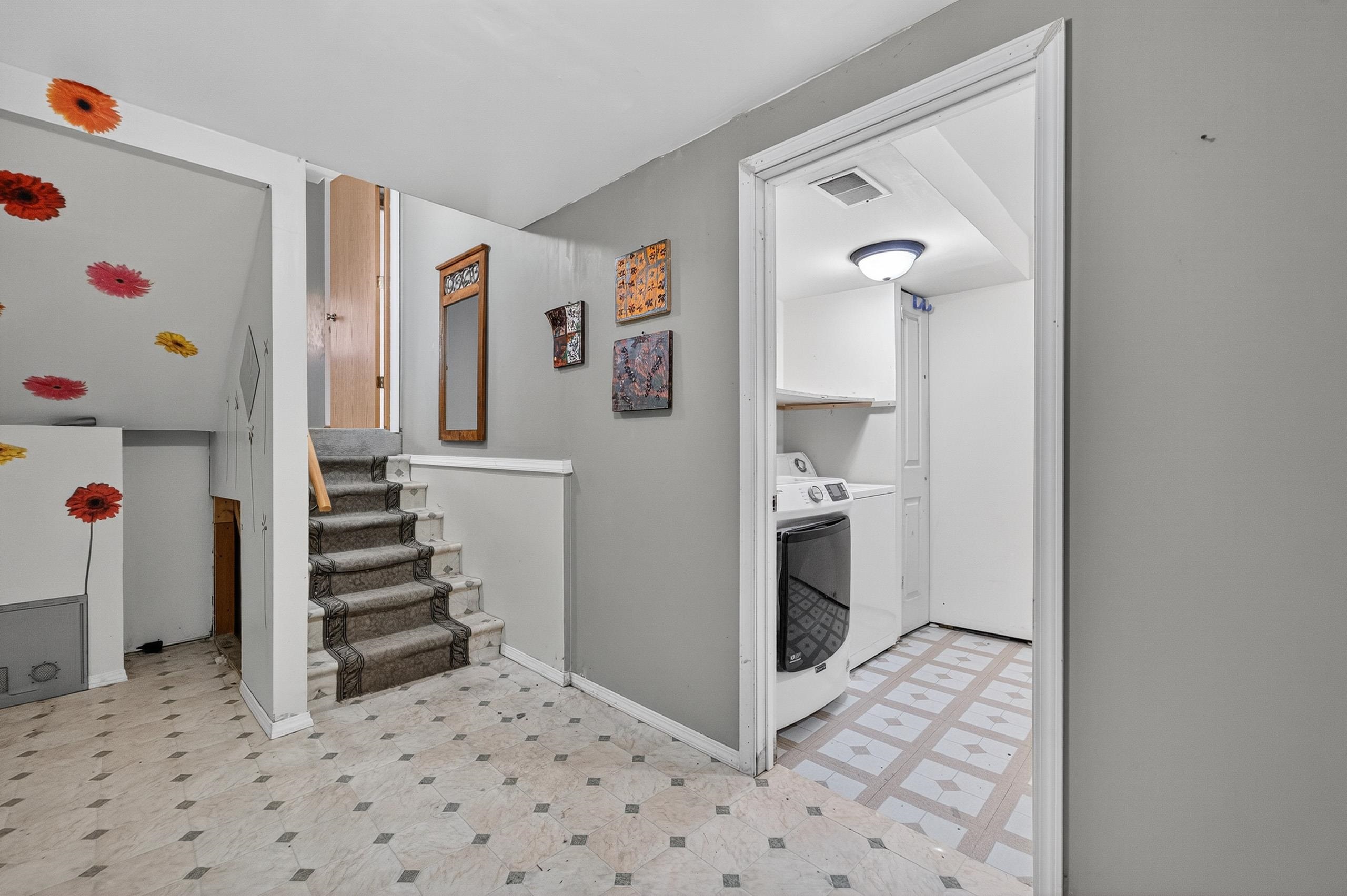 1077 Gas Light Drive