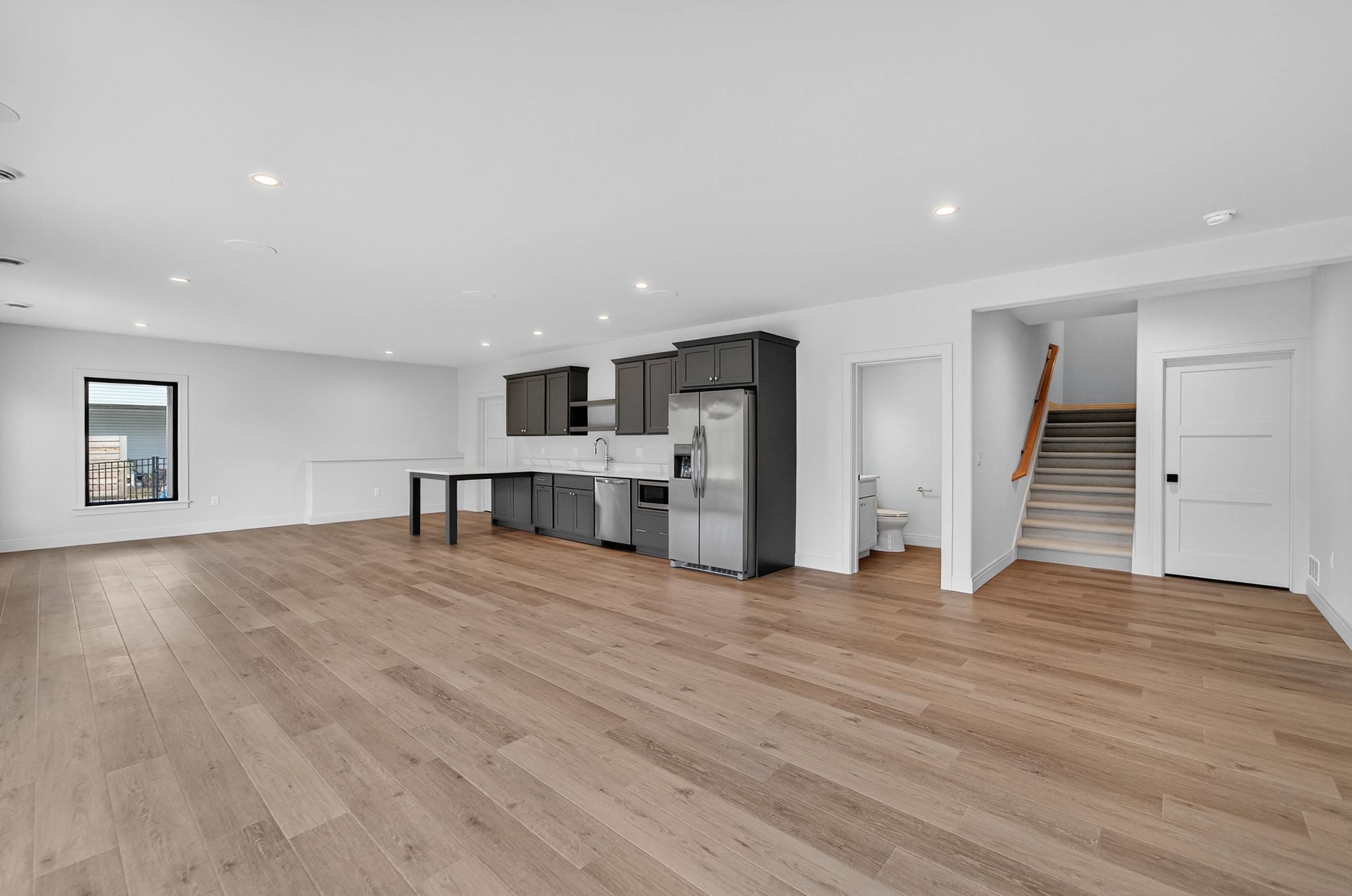 1438 Greenleaf Court
