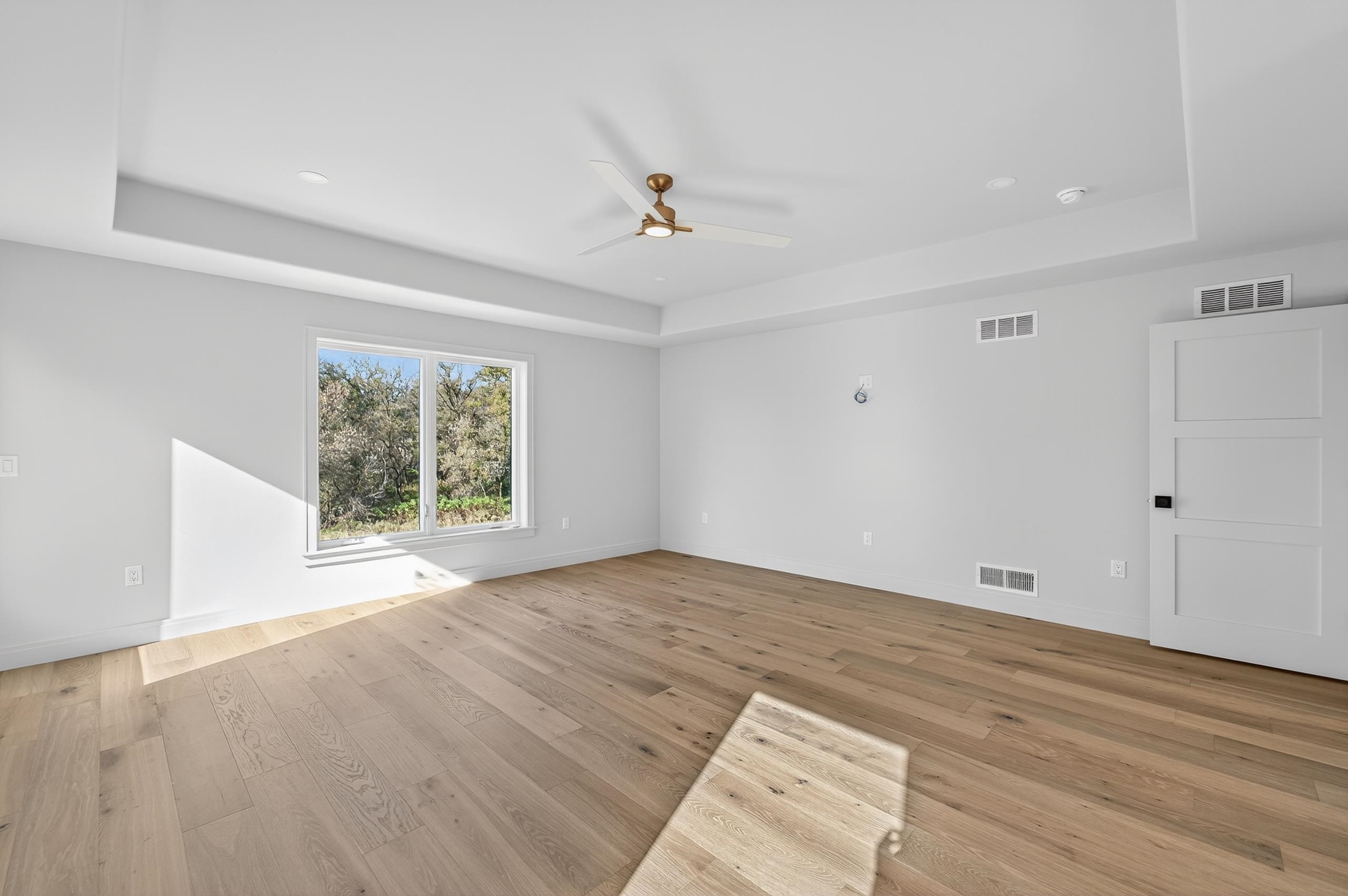 1438 Greenleaf Court