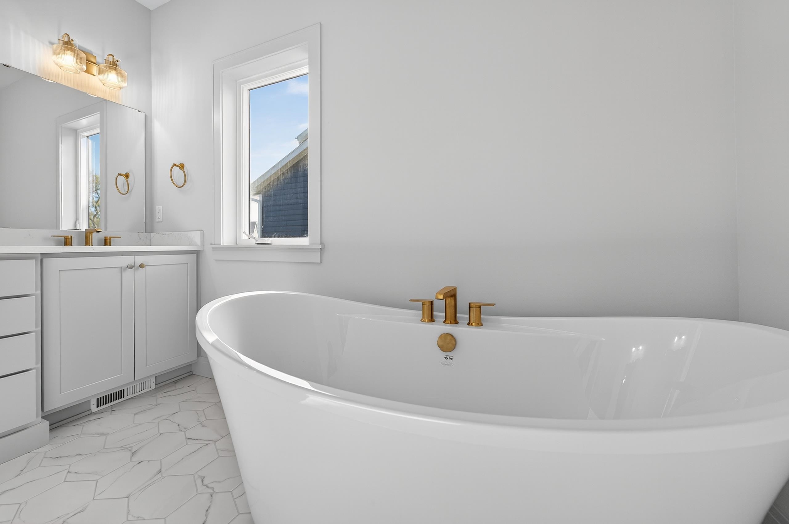 1438 Greenleaf Court