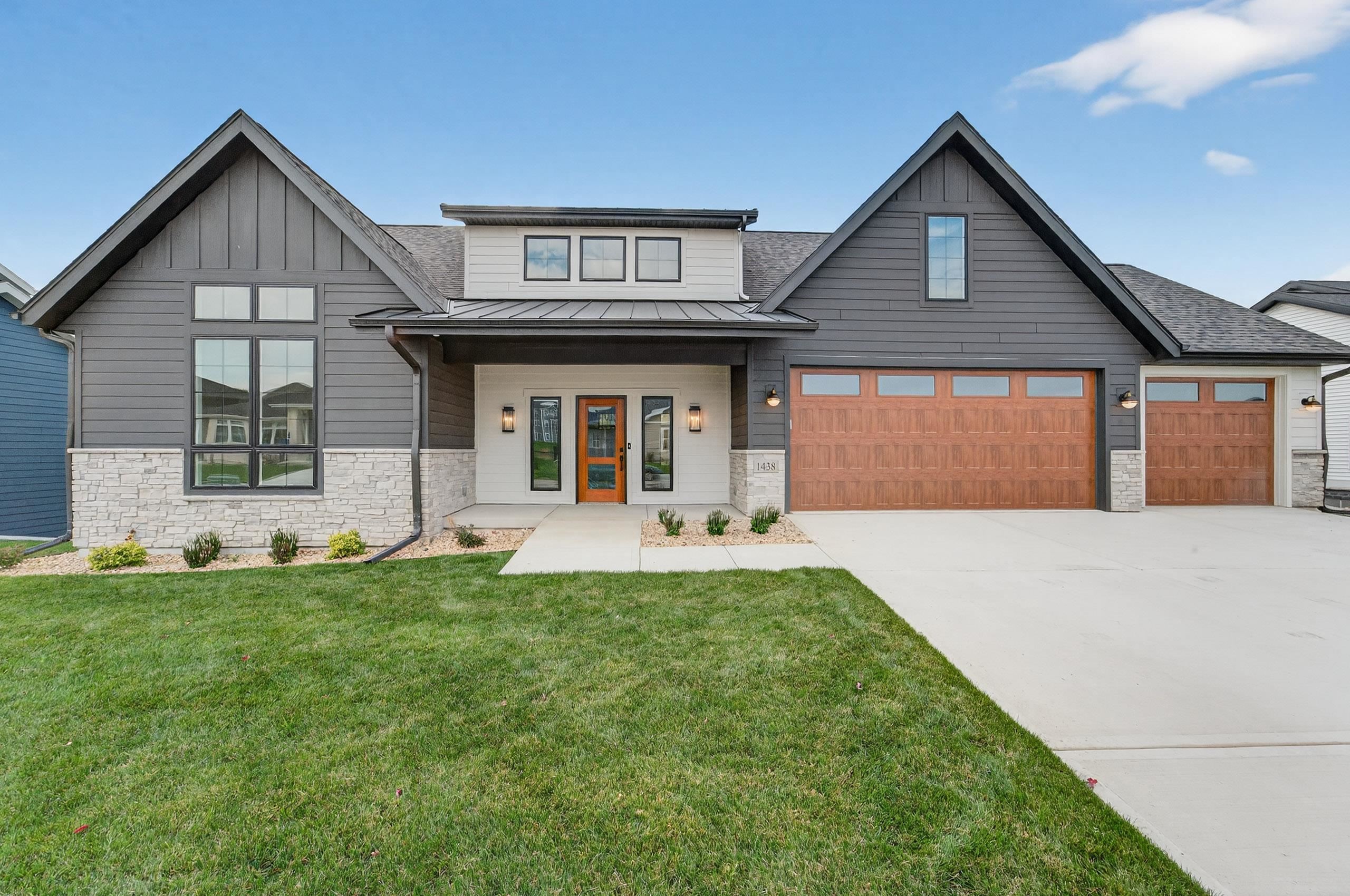 1438 Greenleaf Court