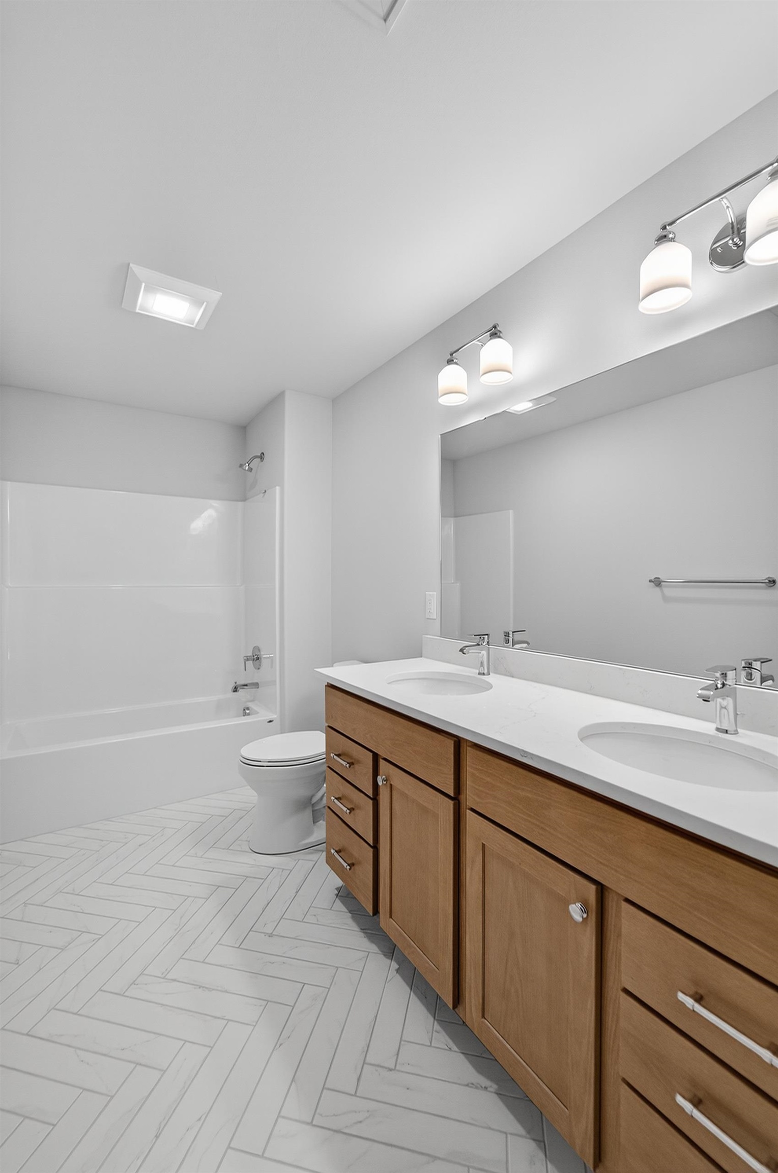 1438 Greenleaf Court