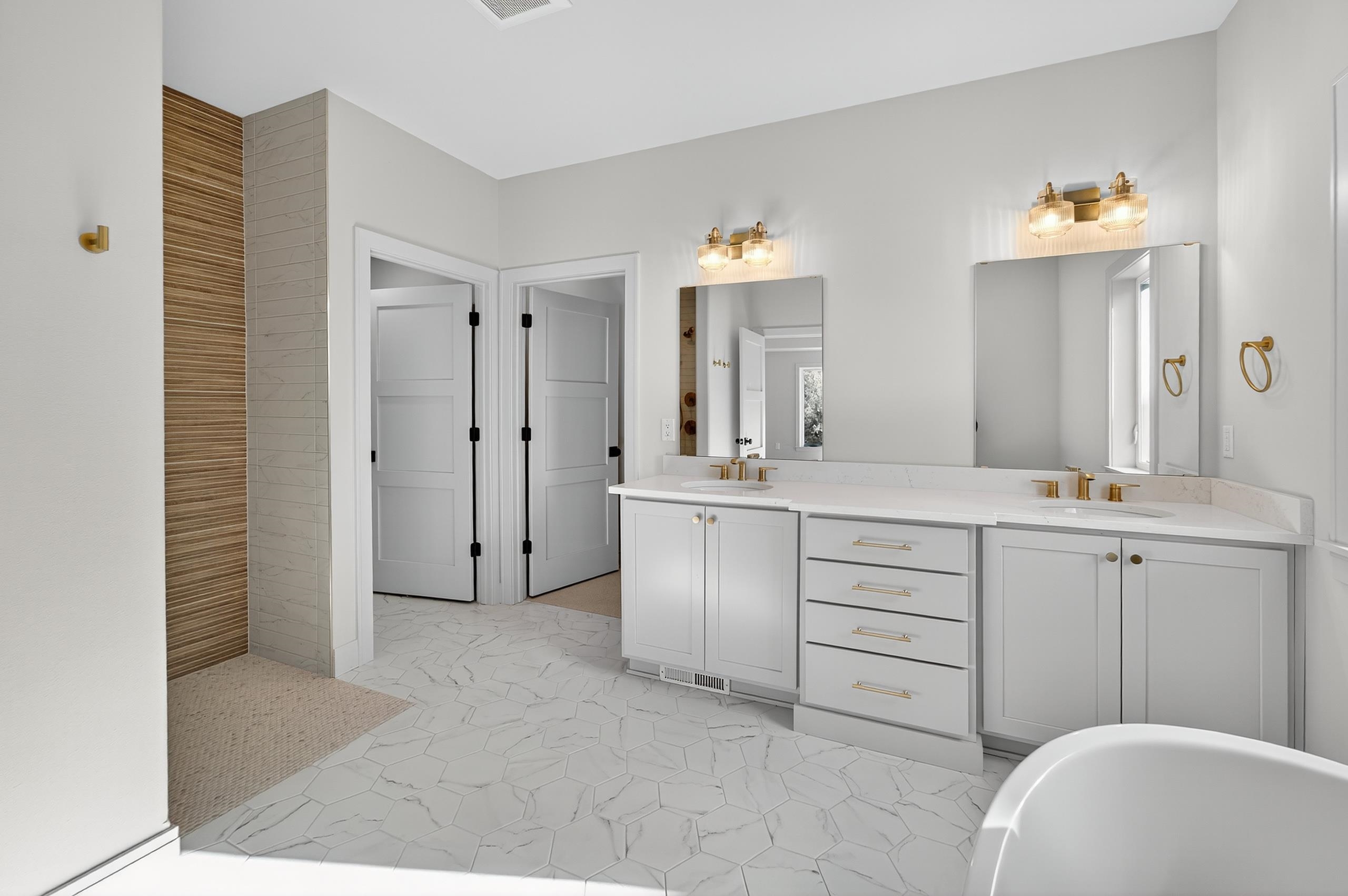 1438 Greenleaf Court