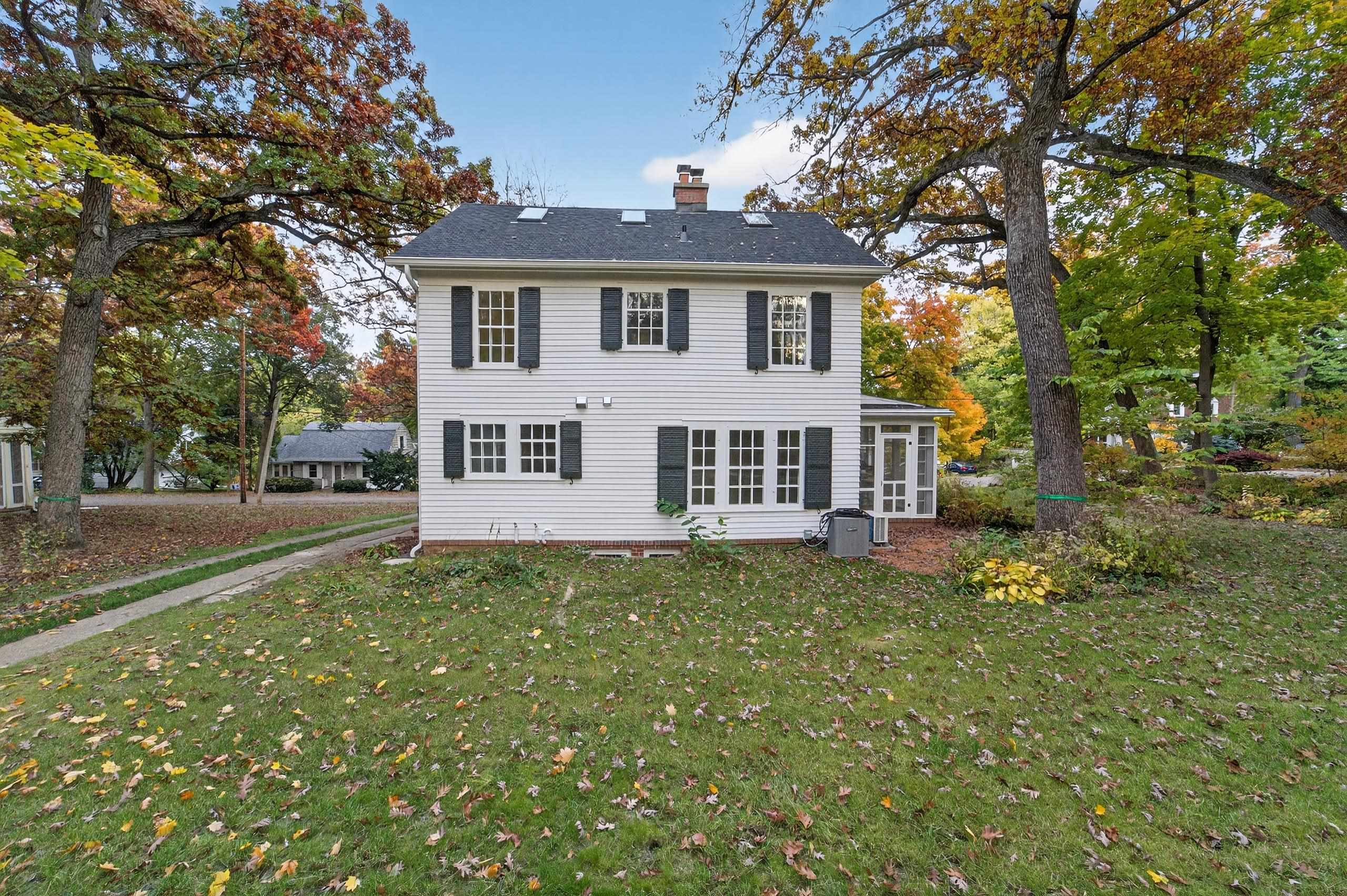 1226 Sweetbriar Road