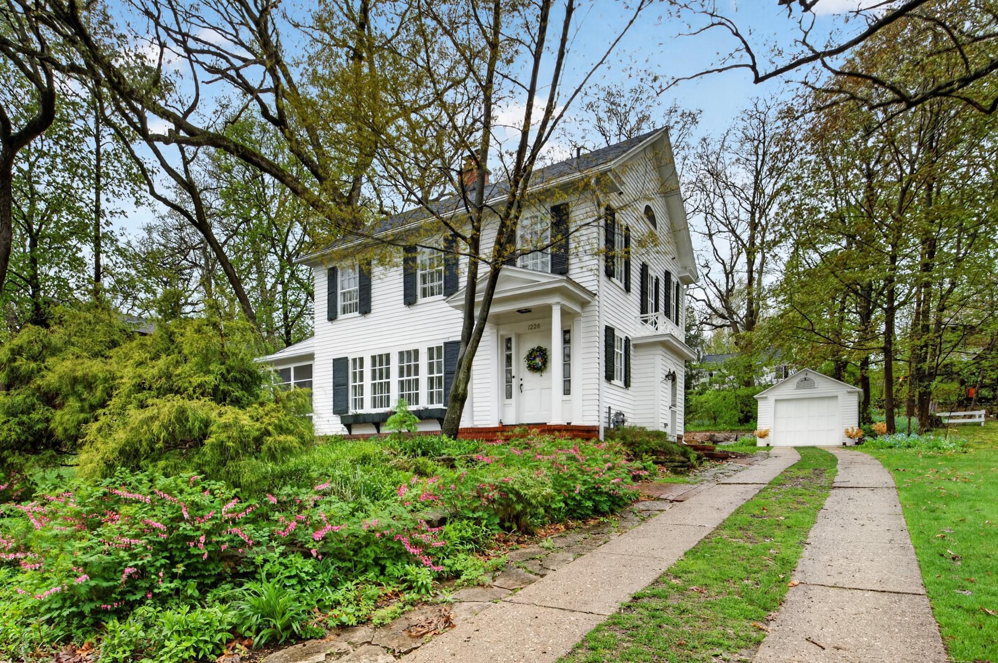 1226 Sweetbriar Road