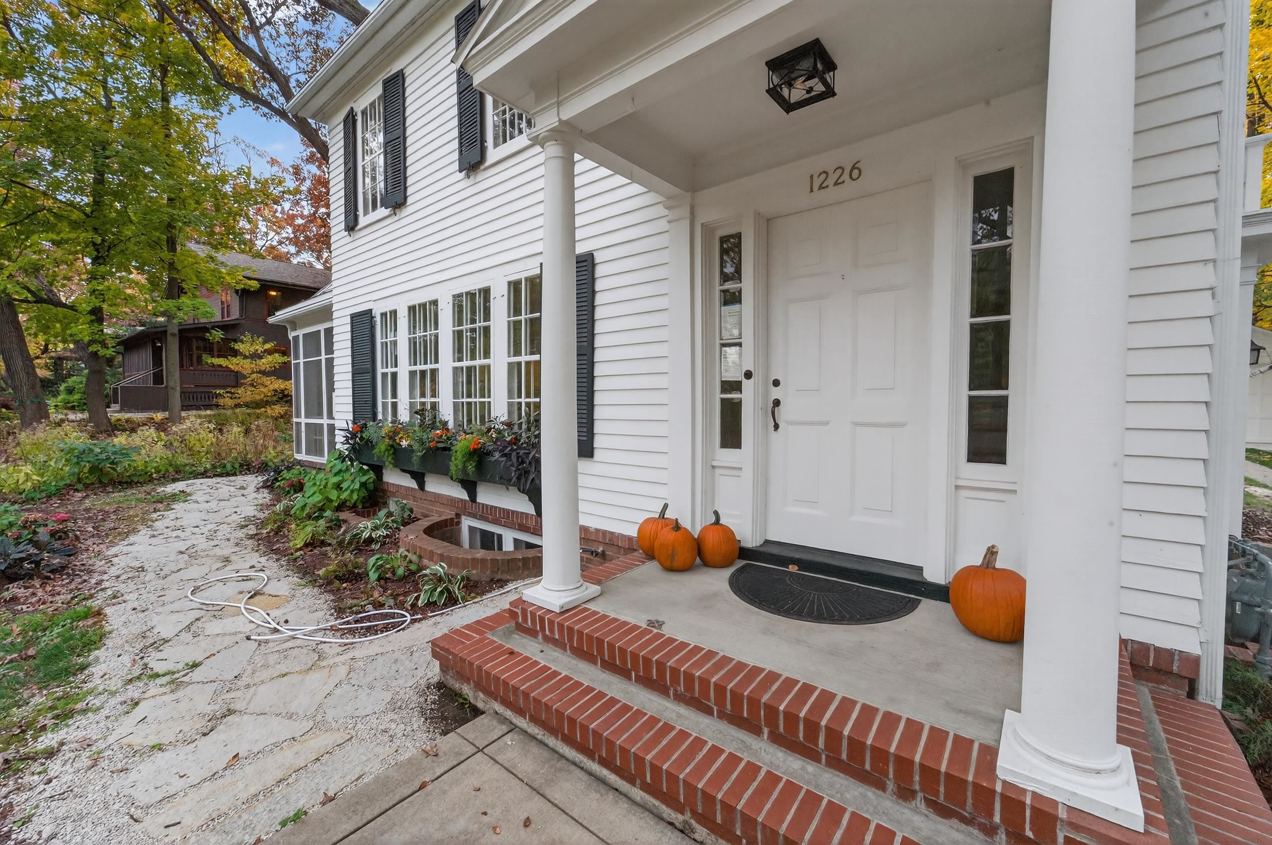 1226 Sweetbriar Road