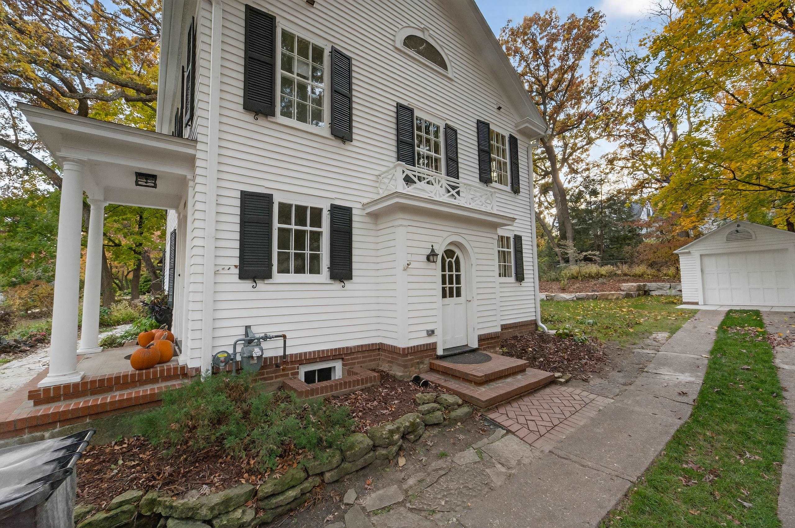 1226 Sweetbriar Road