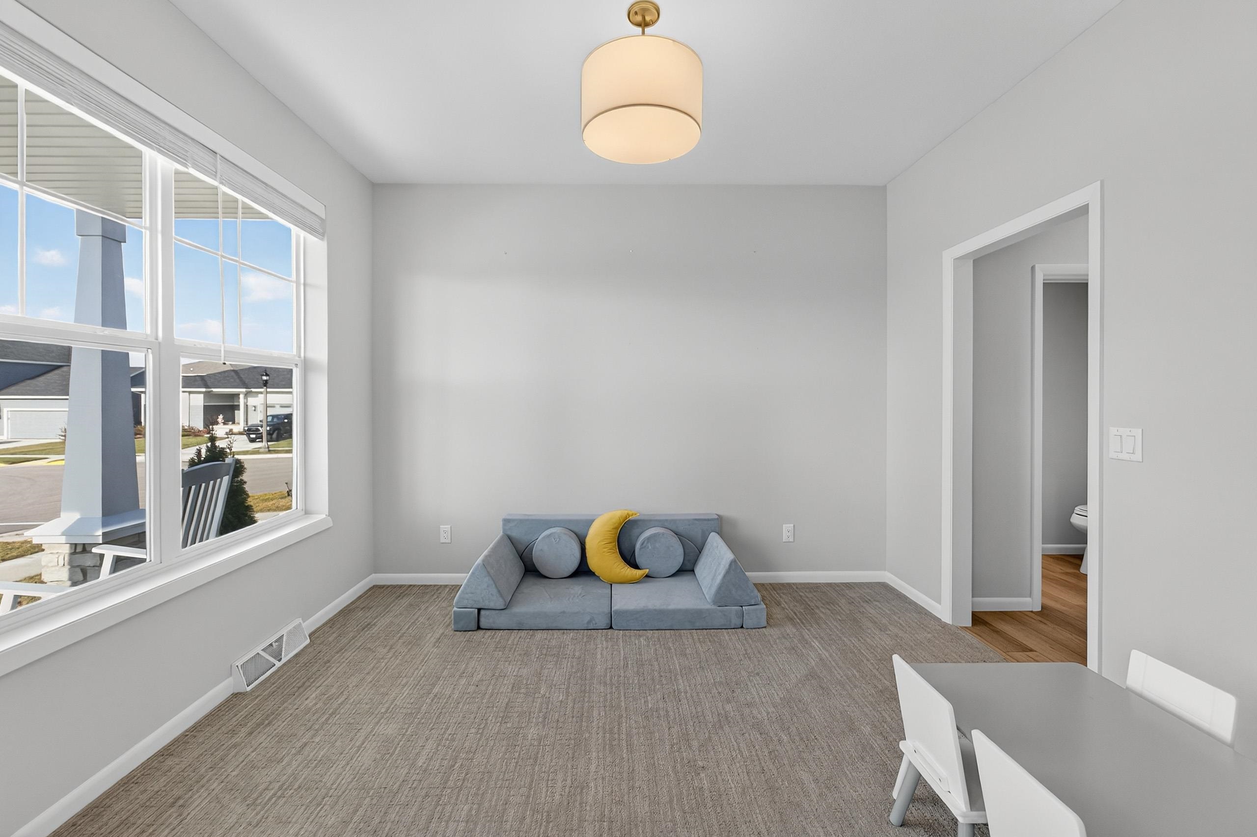 463 Crusader Point