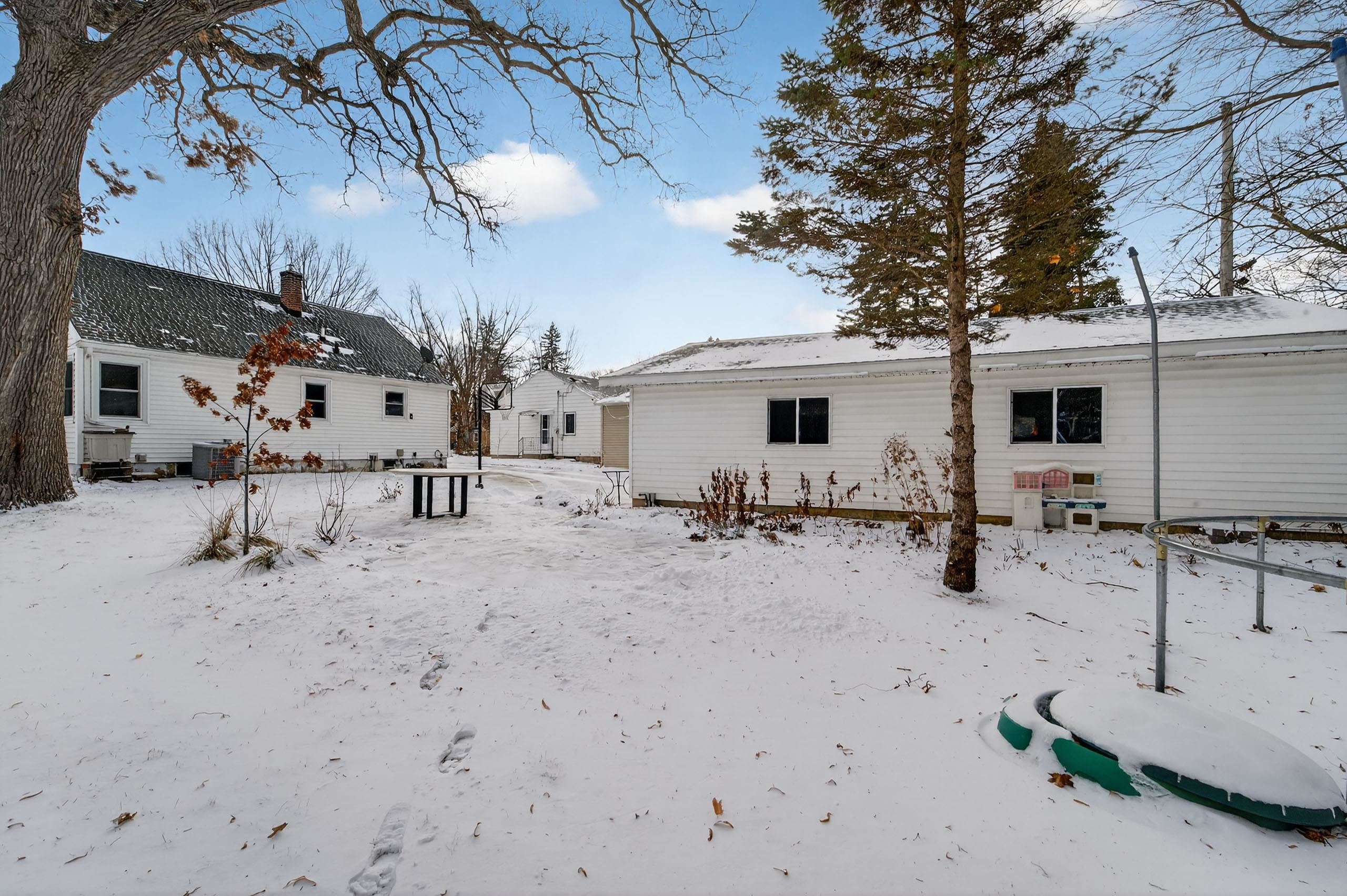 4711 Roigan Terrace