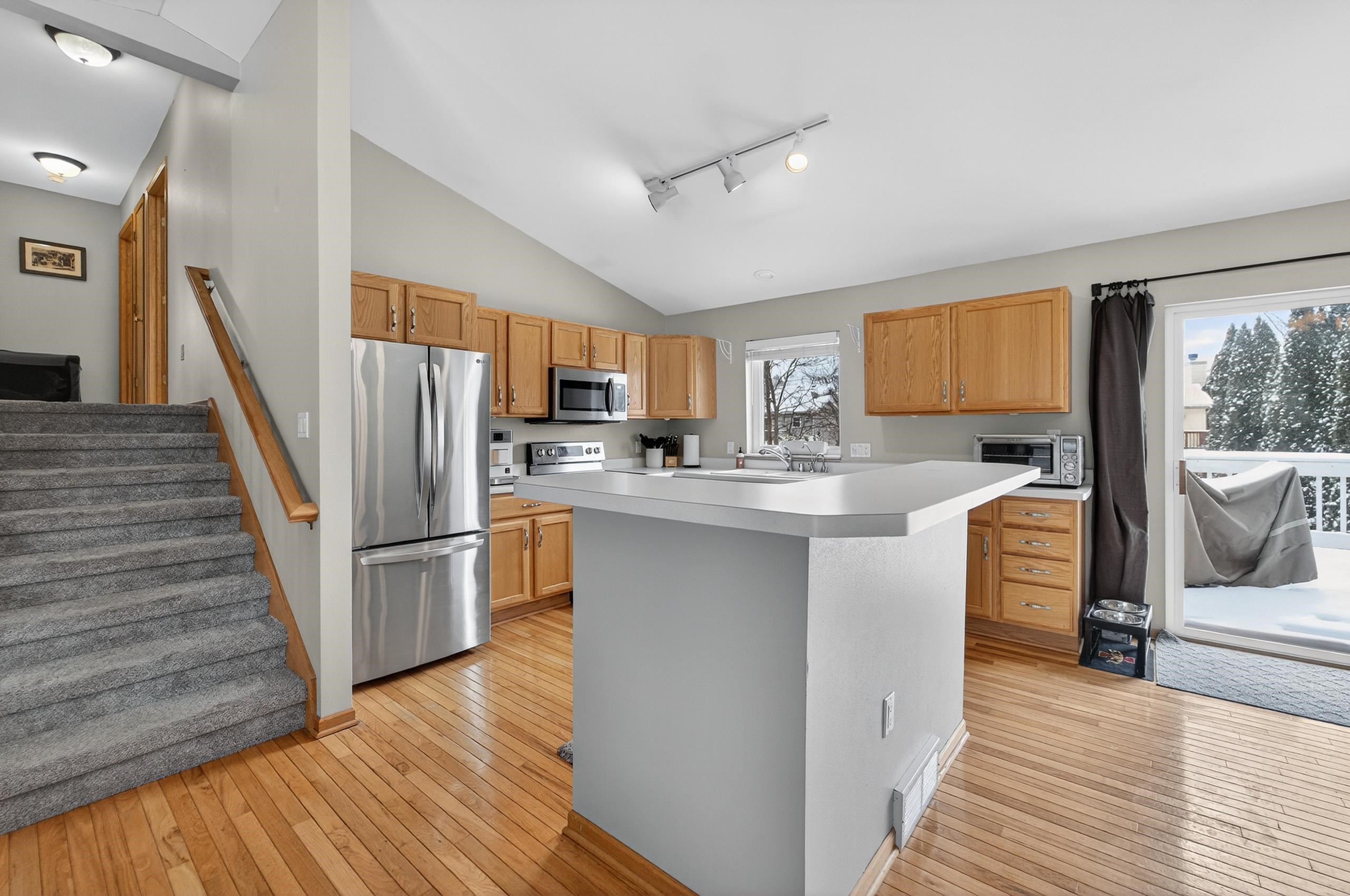 5475 Quarry Hill Drive