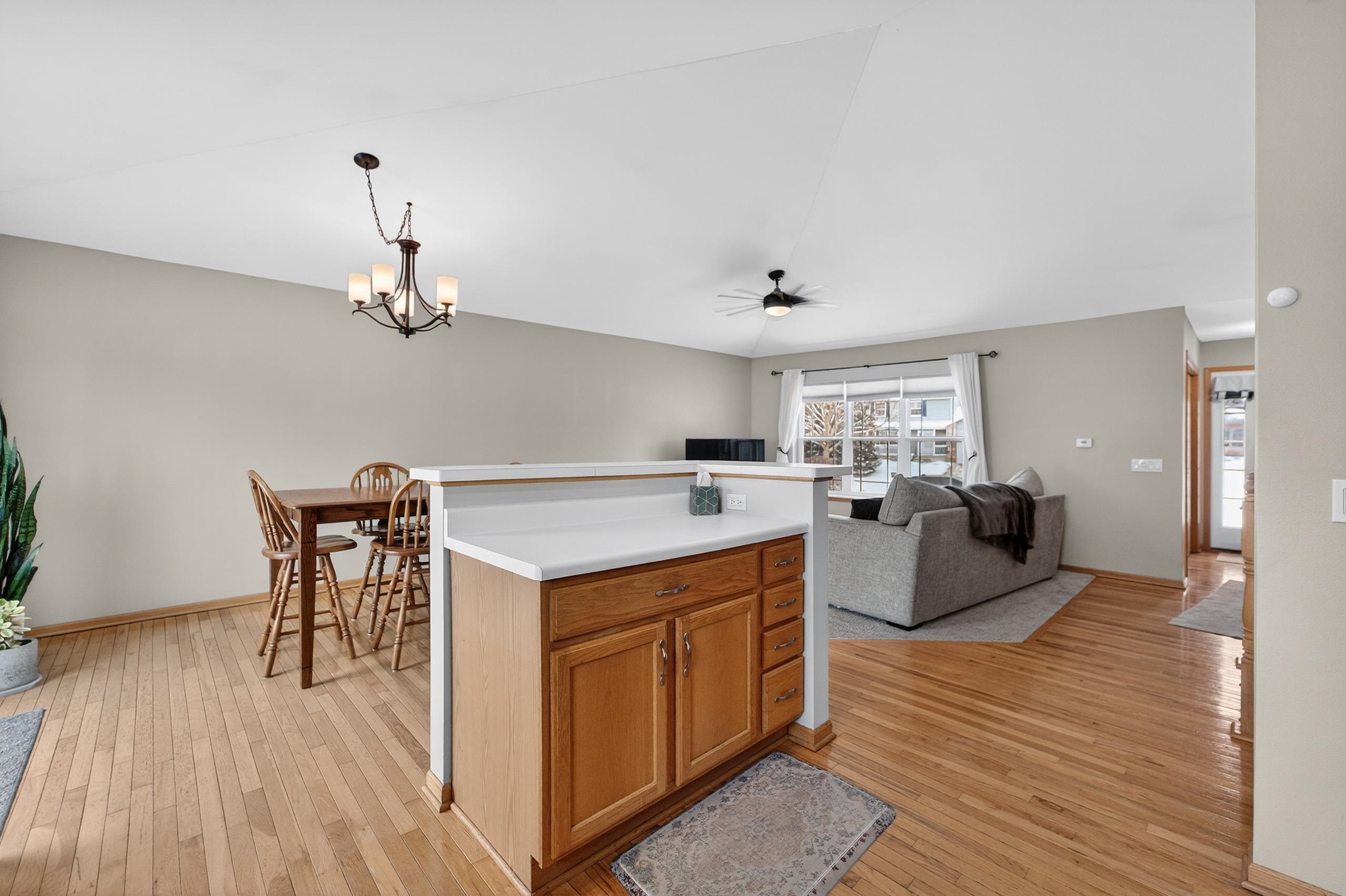 5475 Quarry Hill Drive