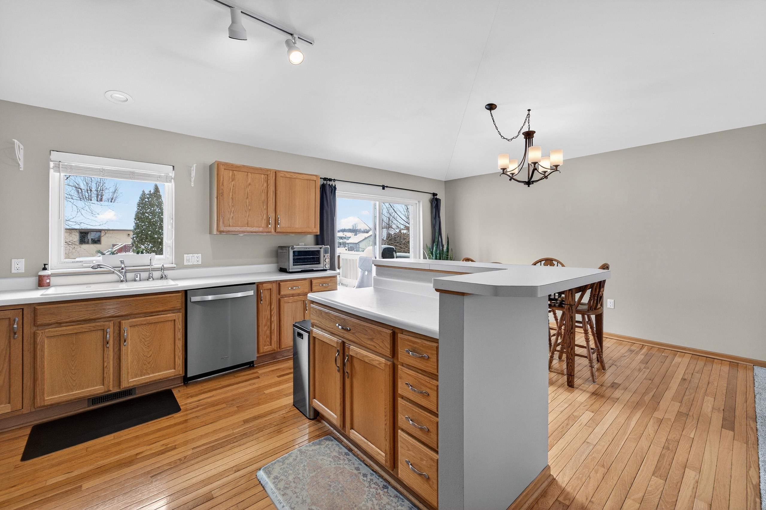 5475 Quarry Hill Drive