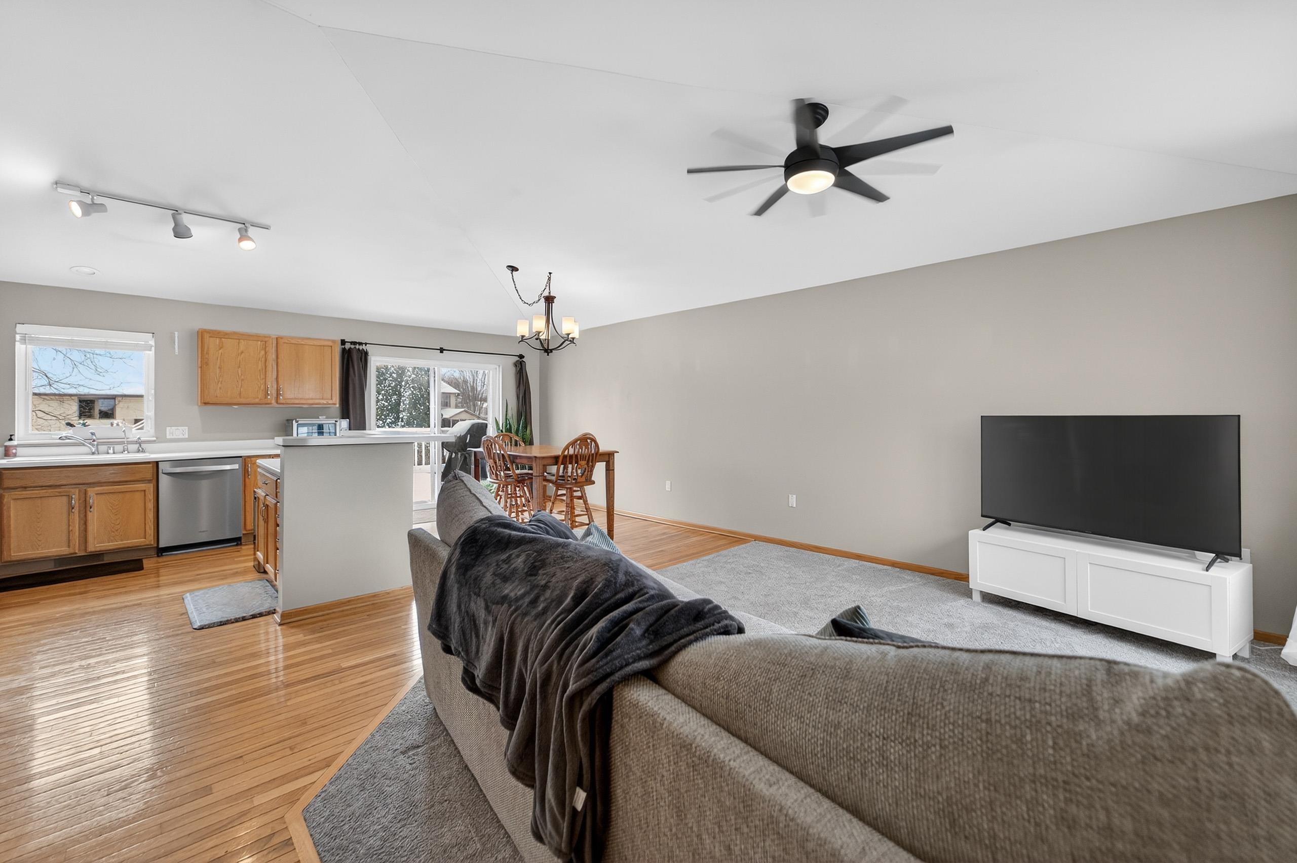 5475 Quarry Hill Drive