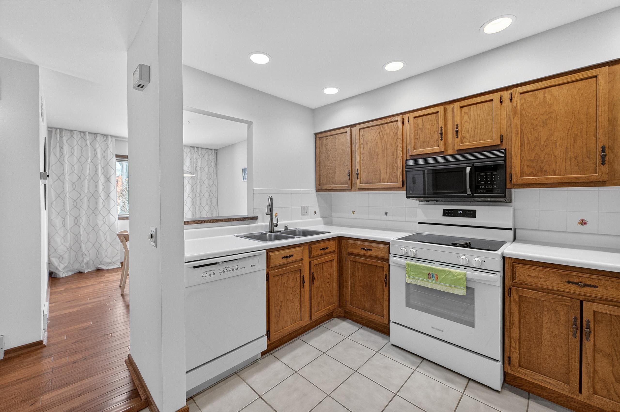 5926 Forest Lane