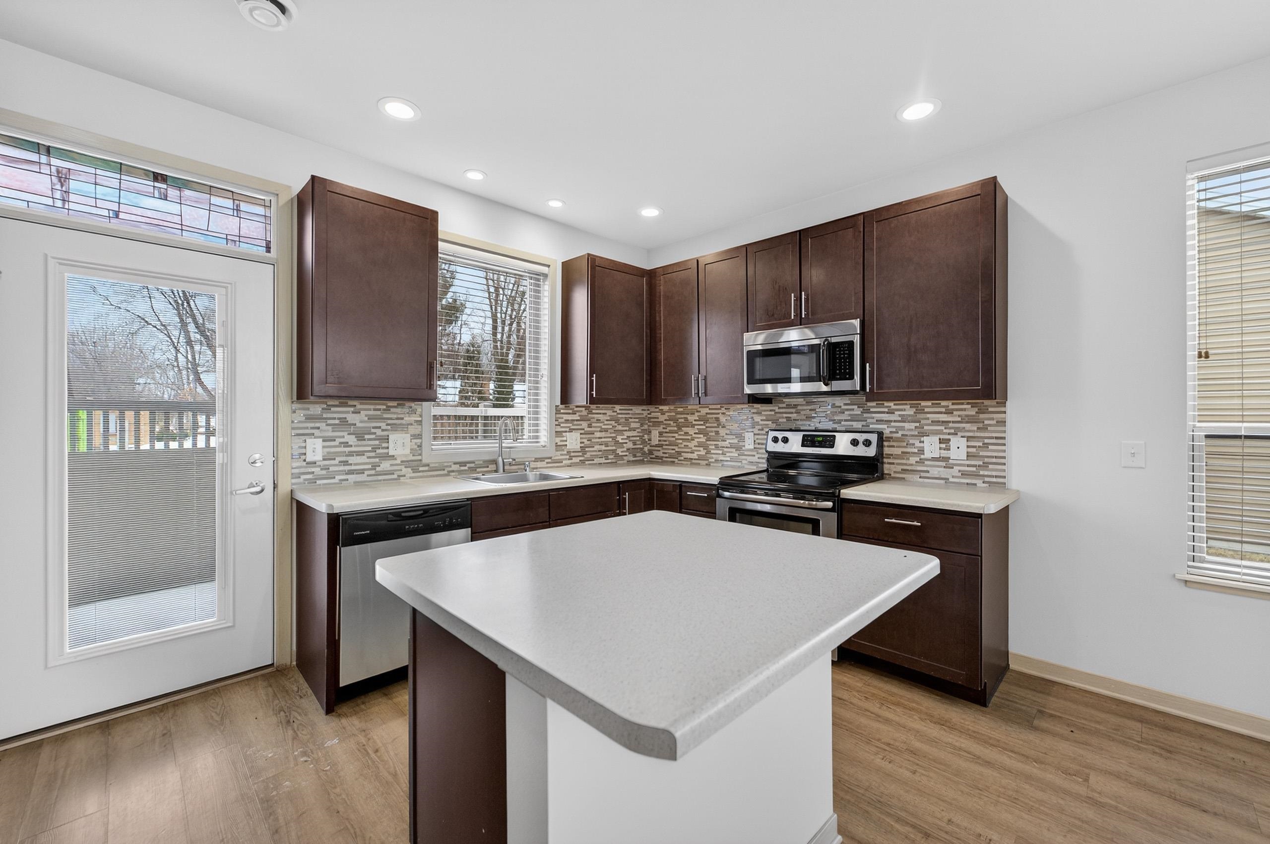 2817 No Oaks Ridge