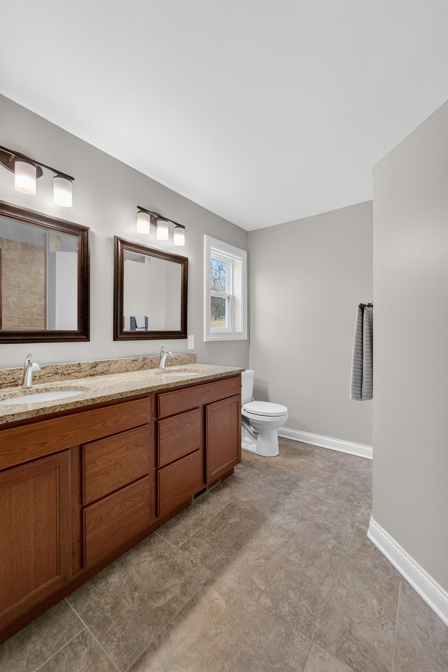 3092 Parker Pass