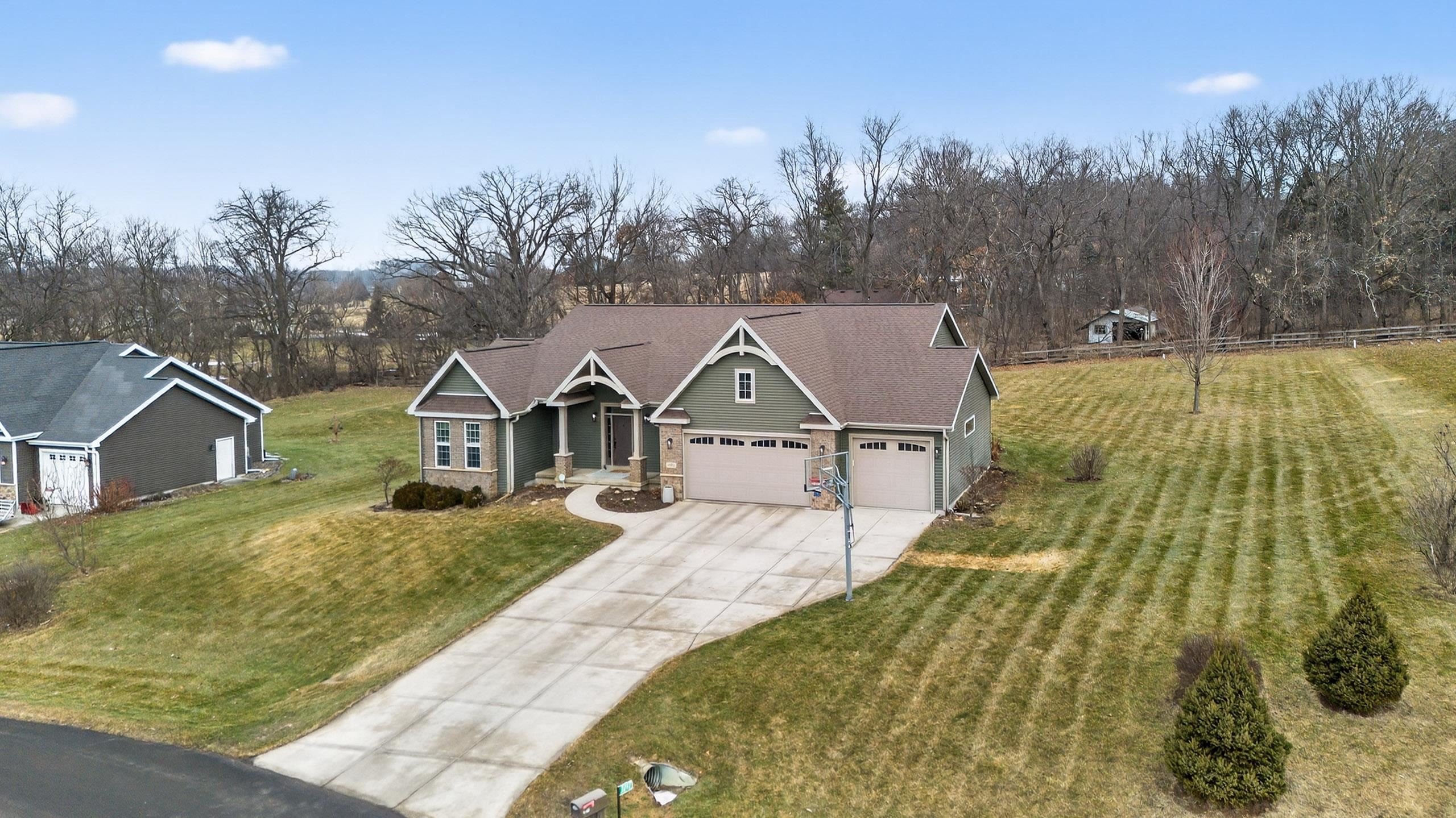 3092 Parker Pass