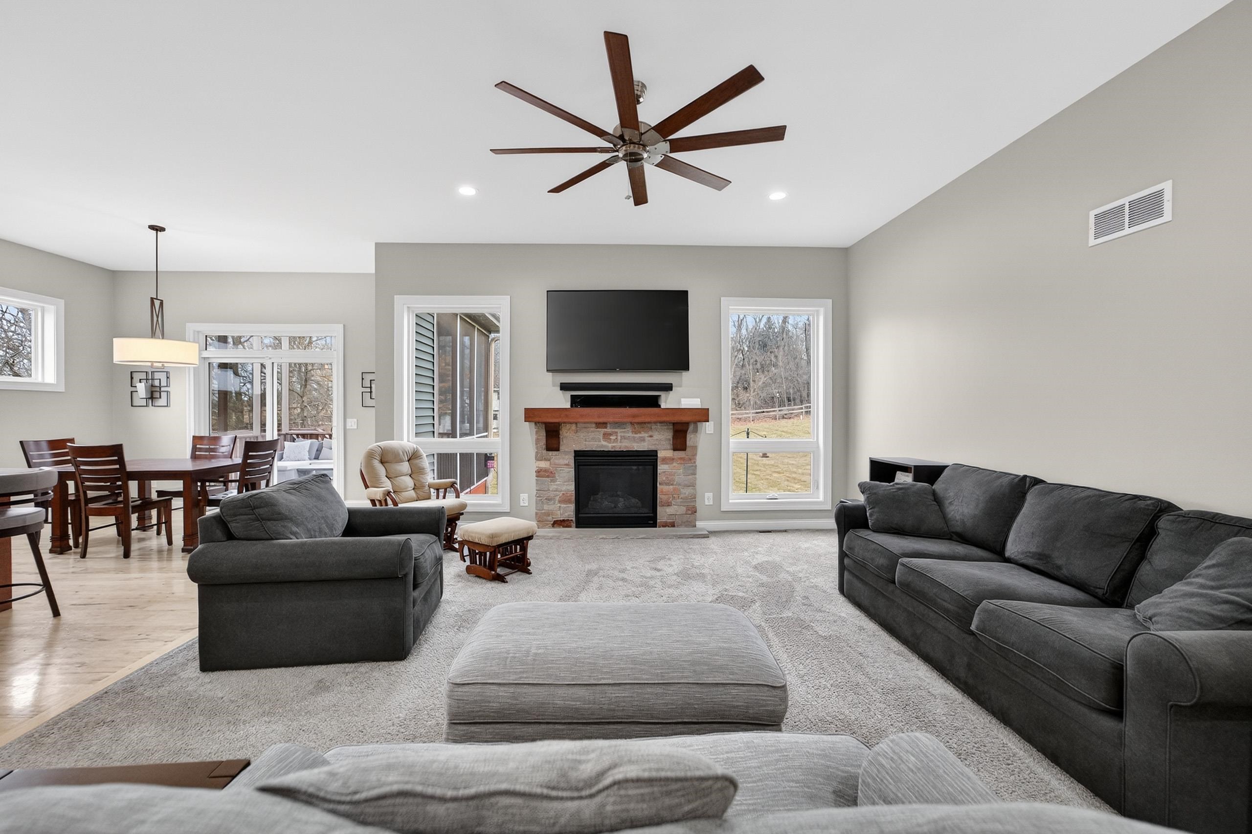 3092 Parker Pass