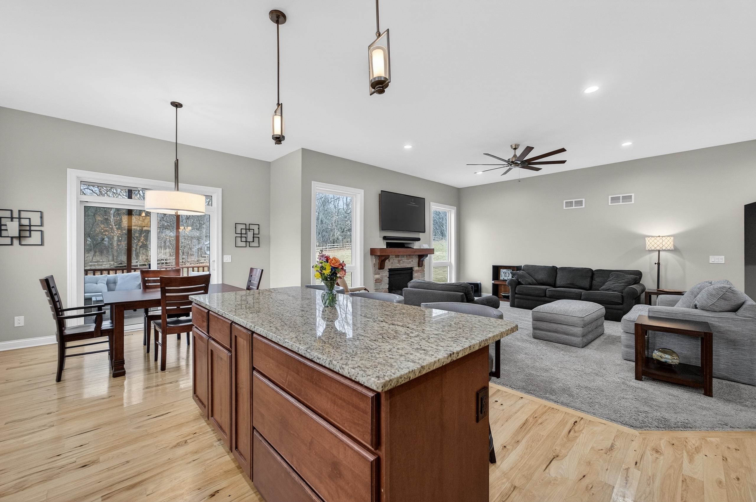 3092 Parker Pass