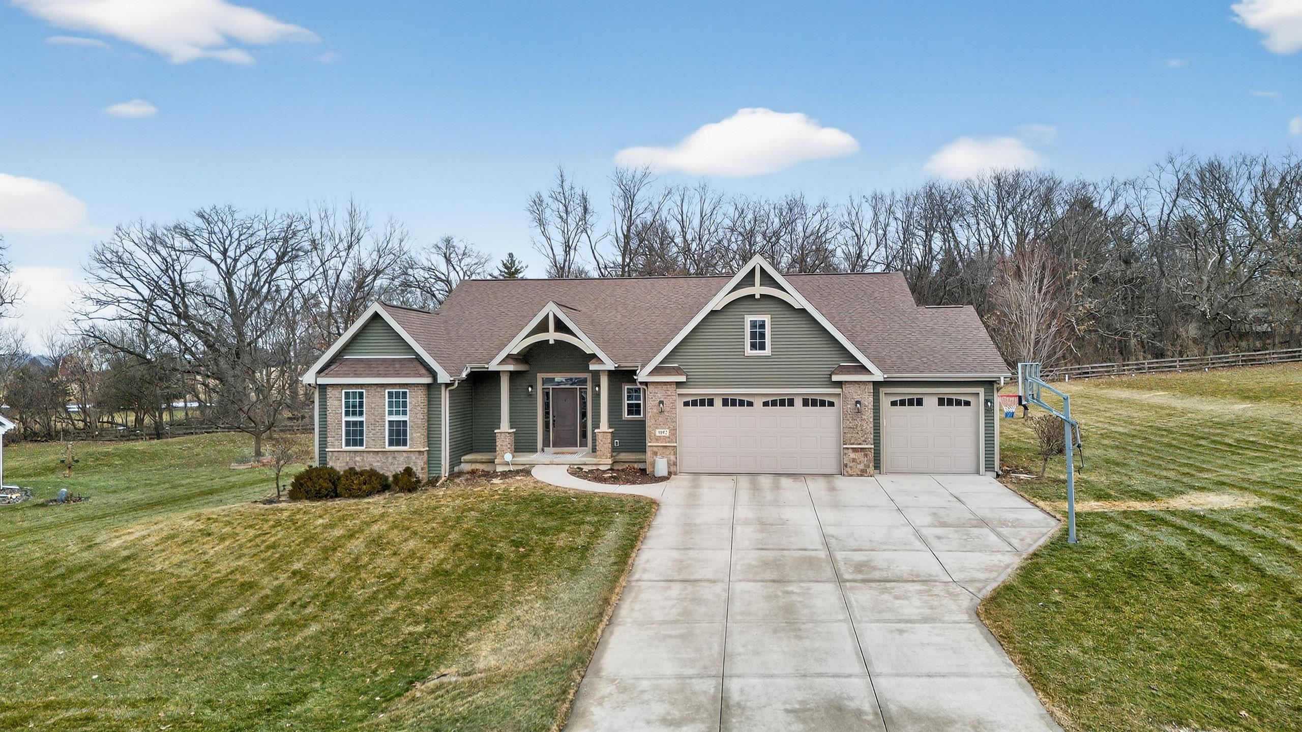 3092 Parker Pass