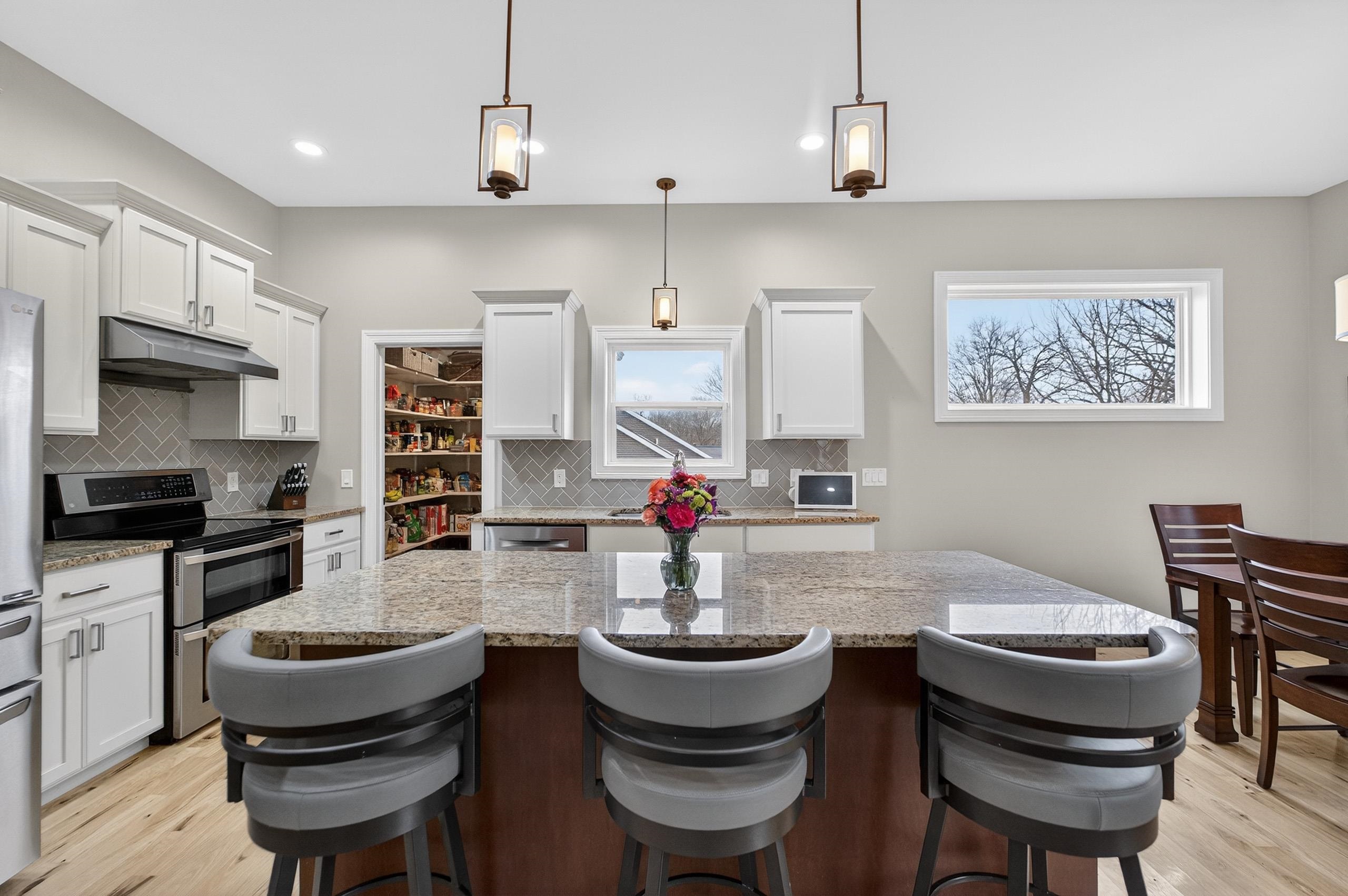 3092 Parker Pass