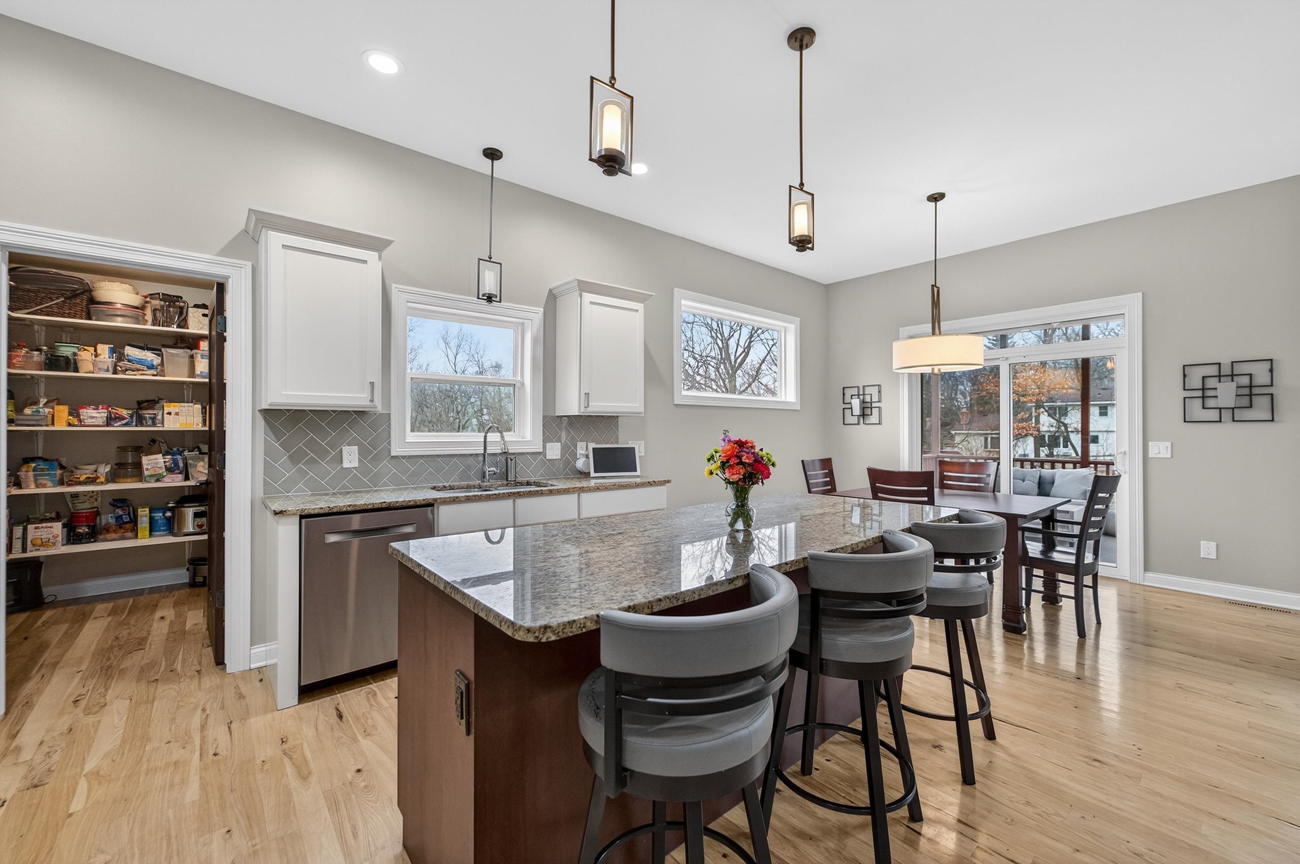3092 Parker Pass