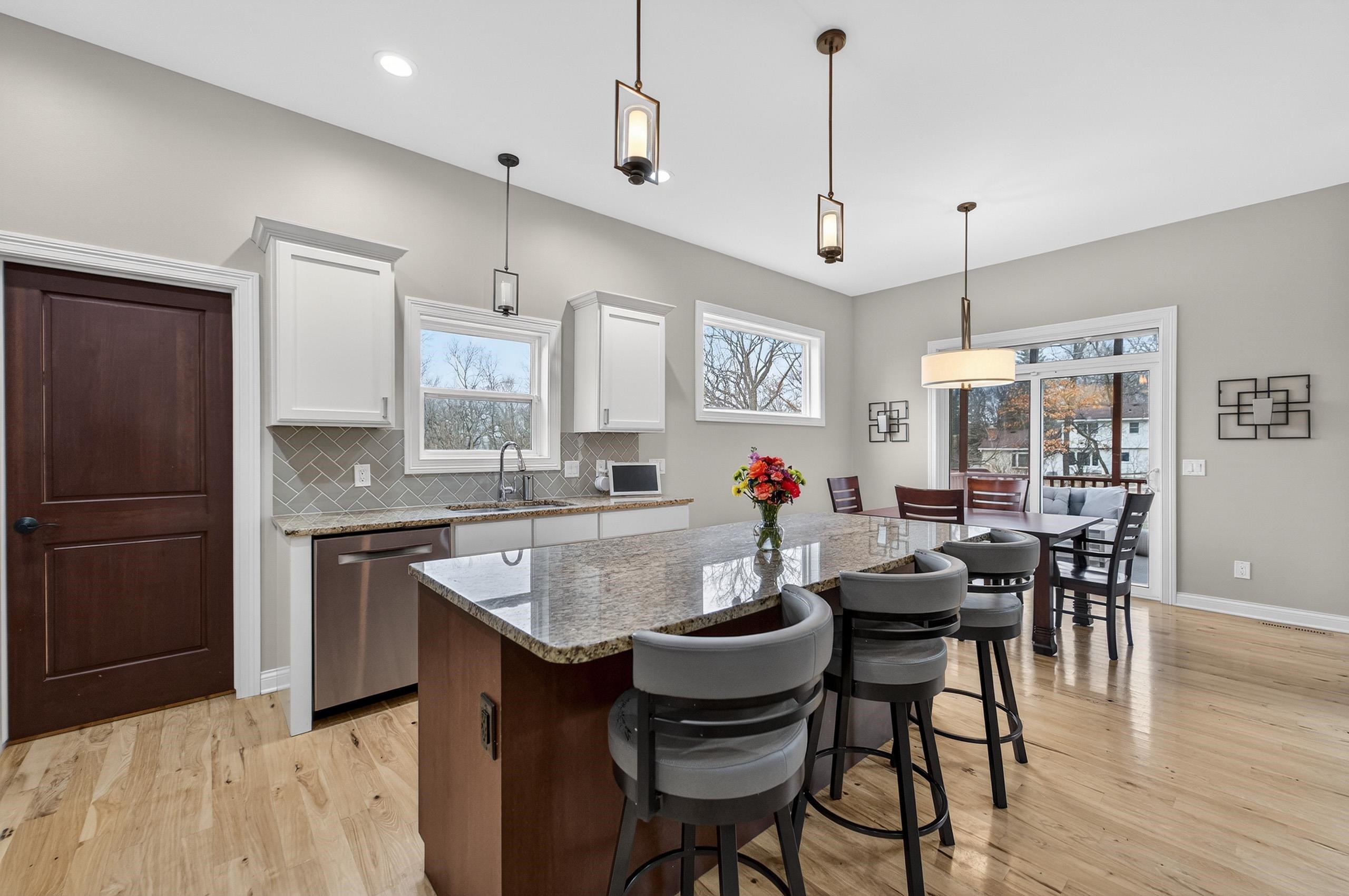 3092 Parker Pass