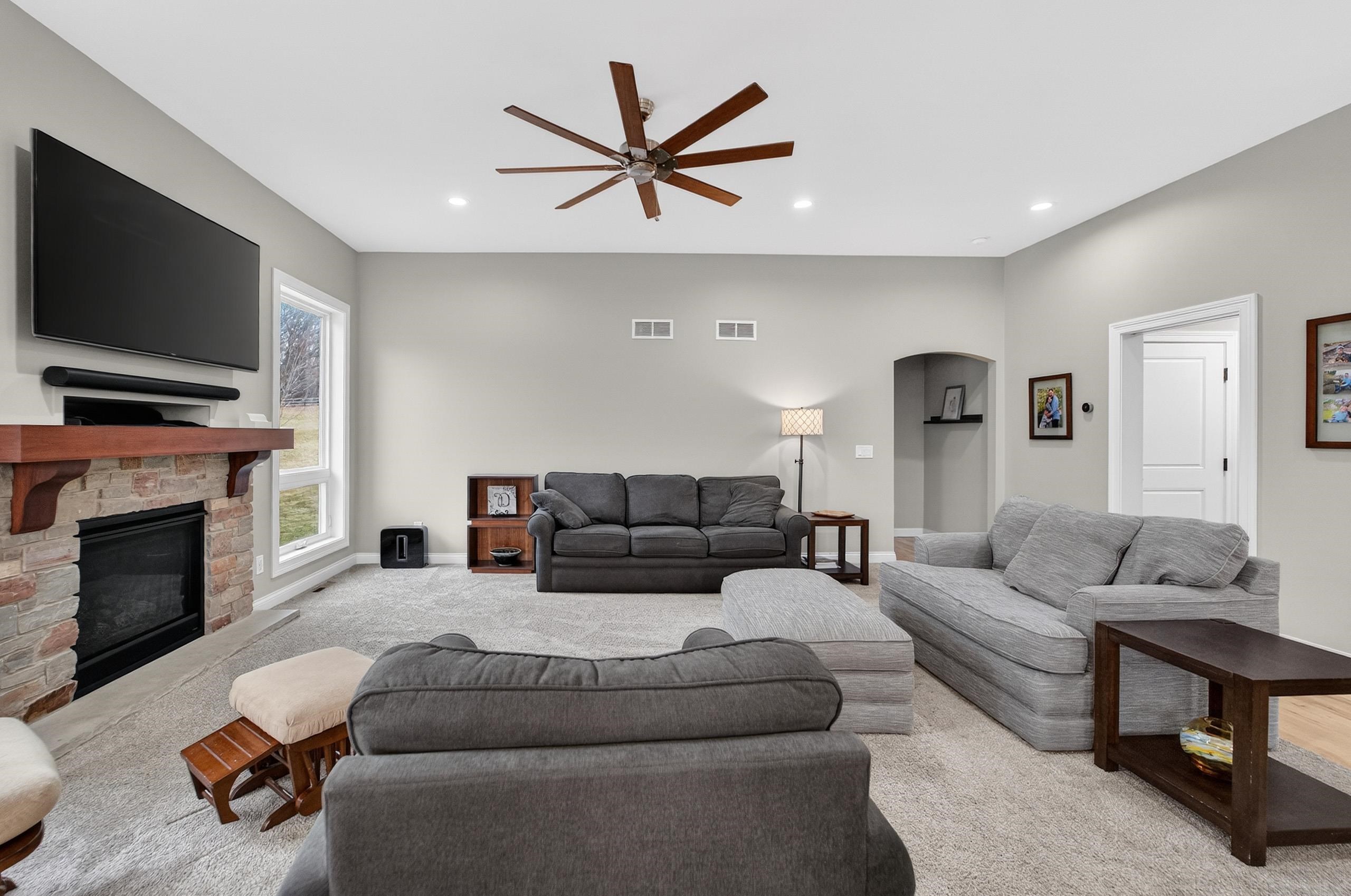 3092 Parker Pass