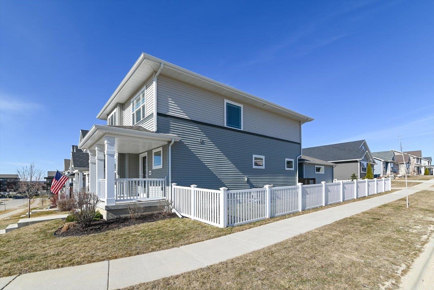 9322 Highland Gate Way