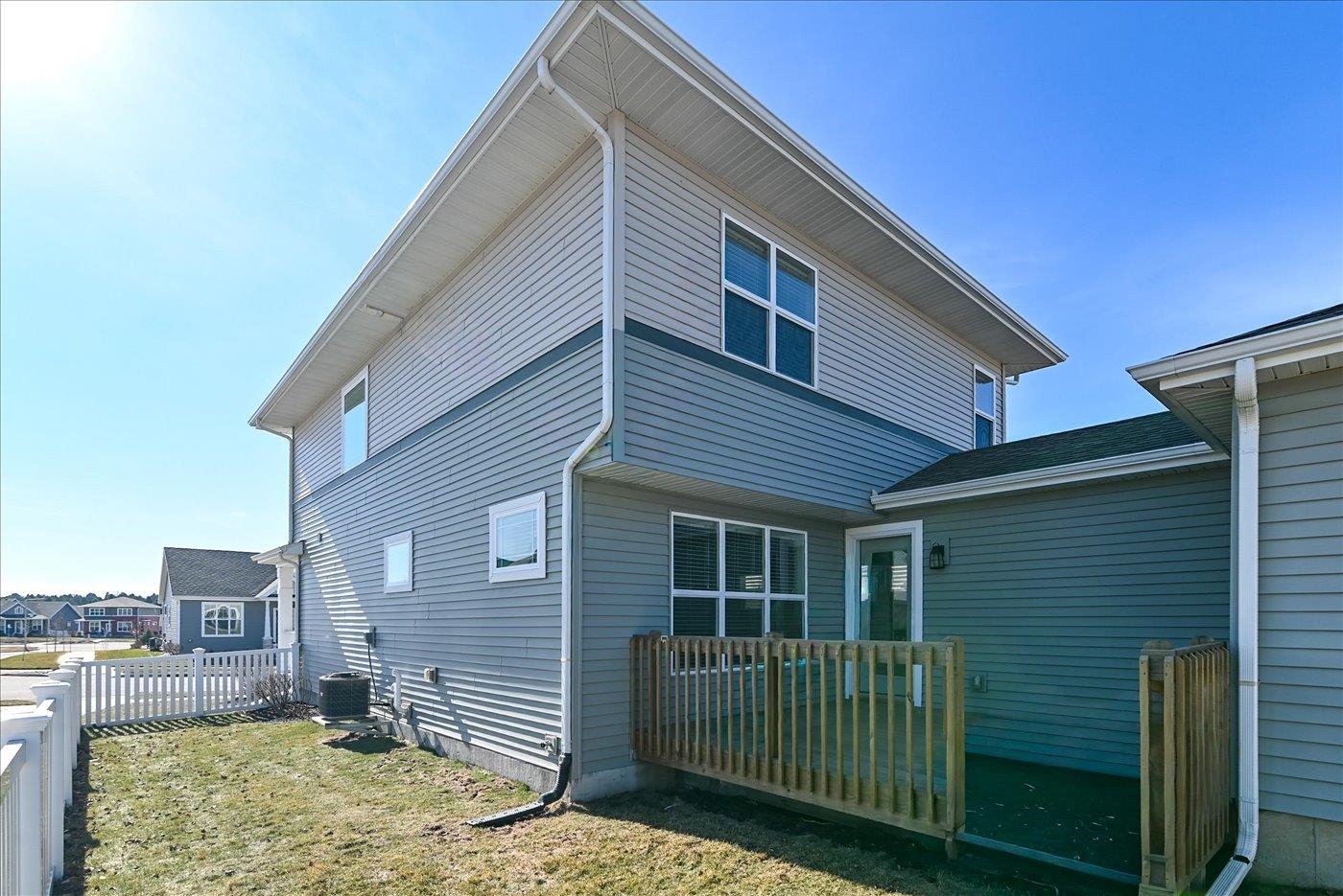 9322 Highland Gate Way