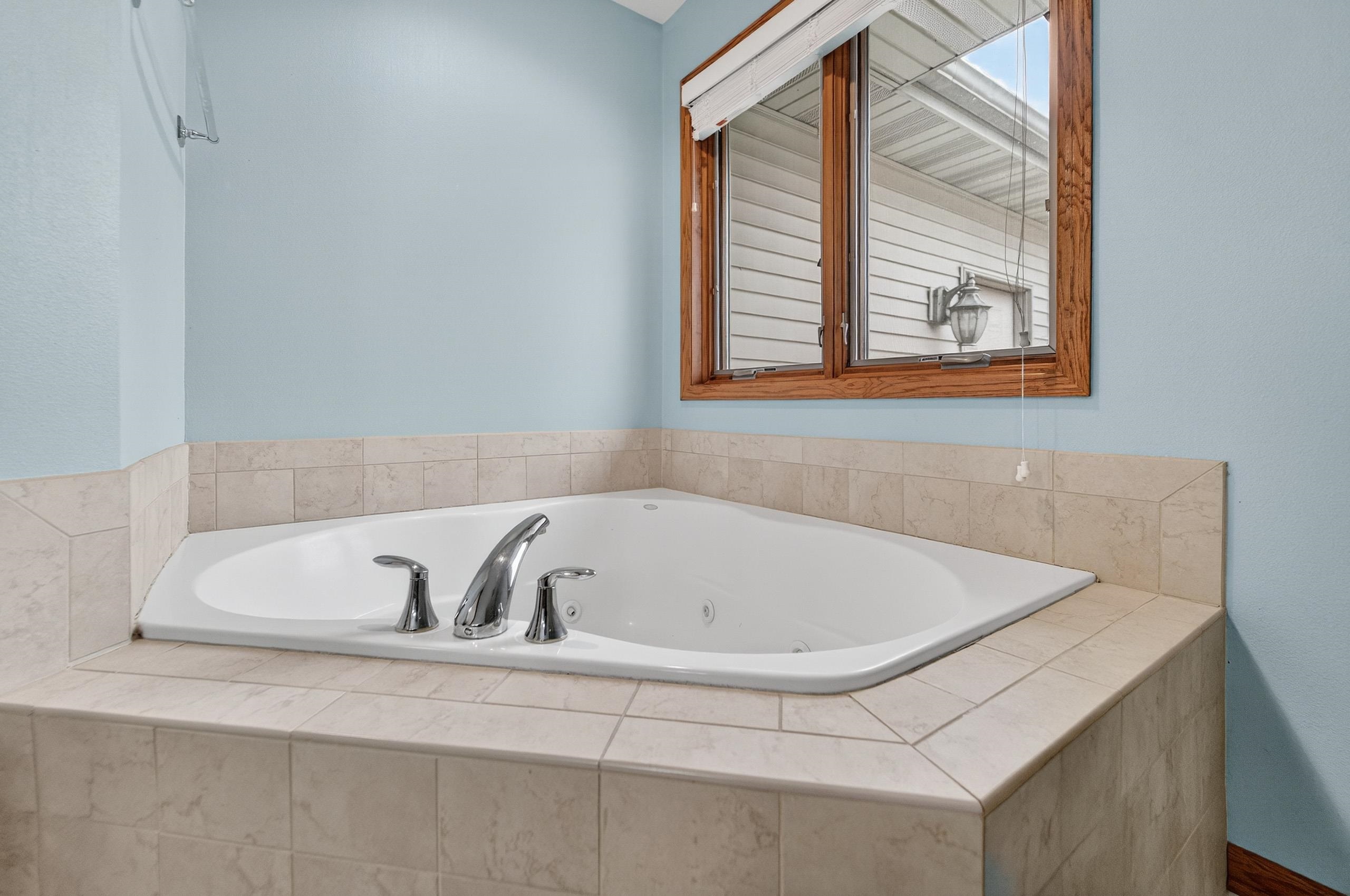 3100 Weybridge Drive