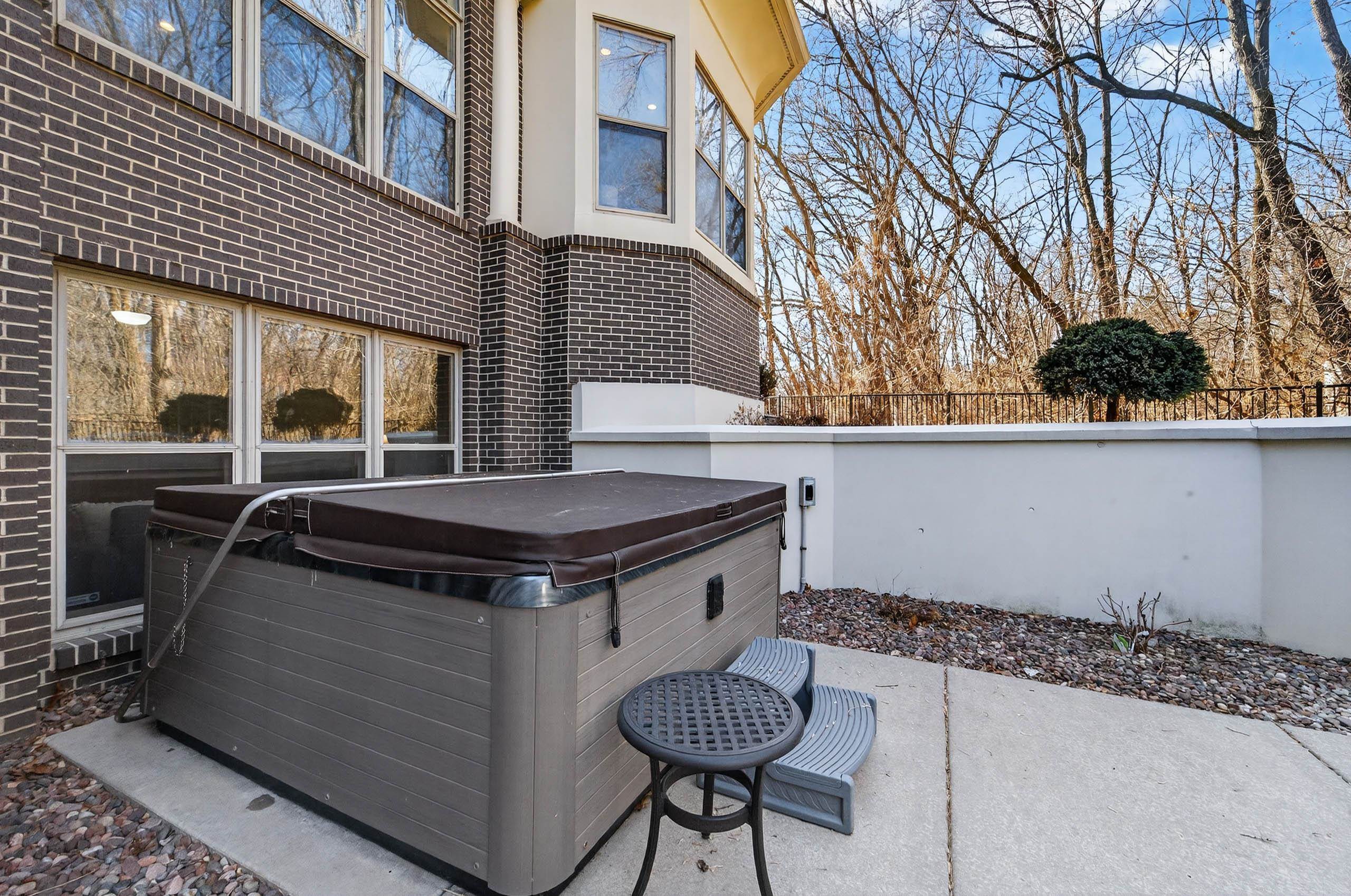 4606 Signature Drive