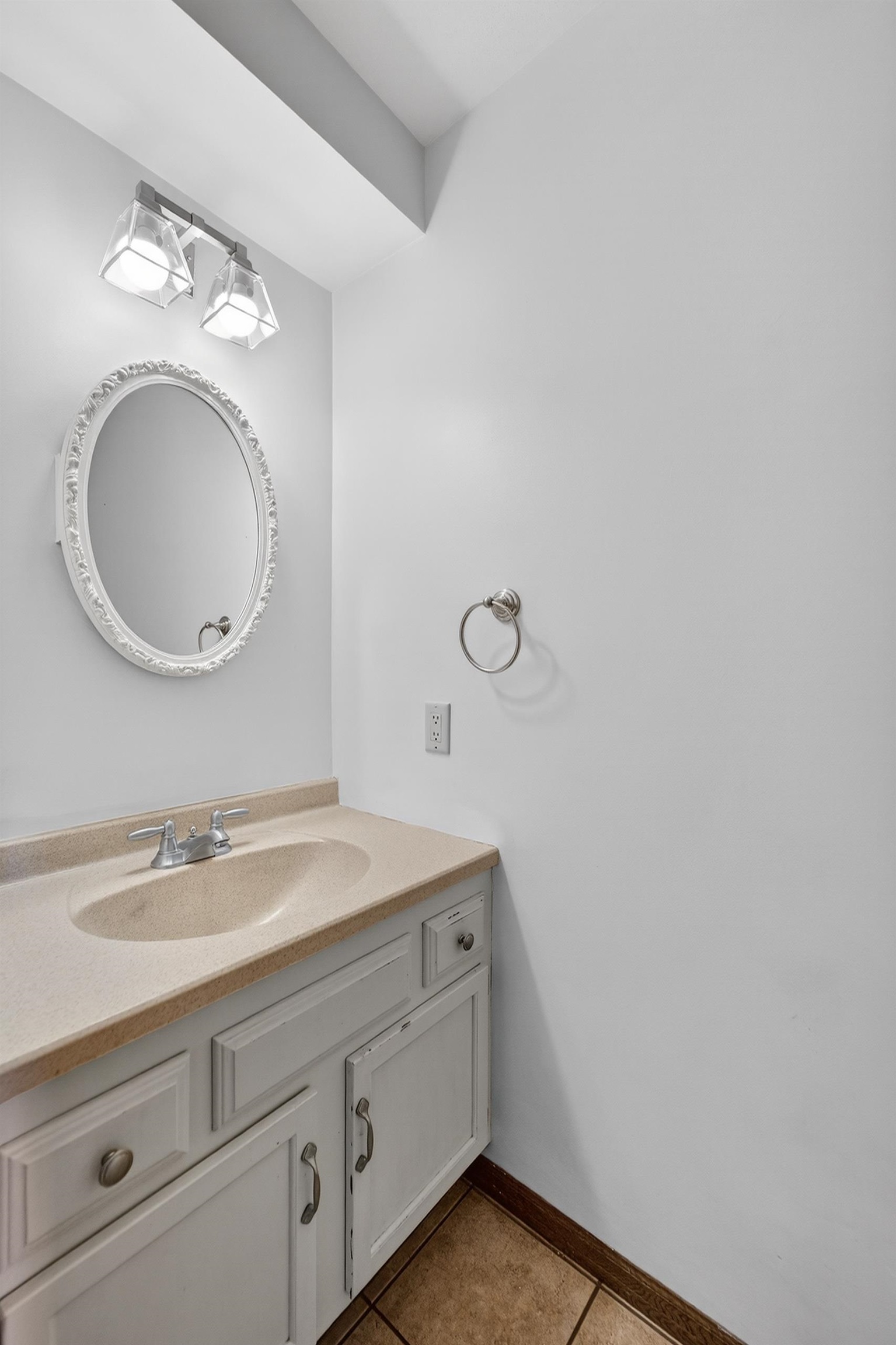 2567 Petersburg Circle