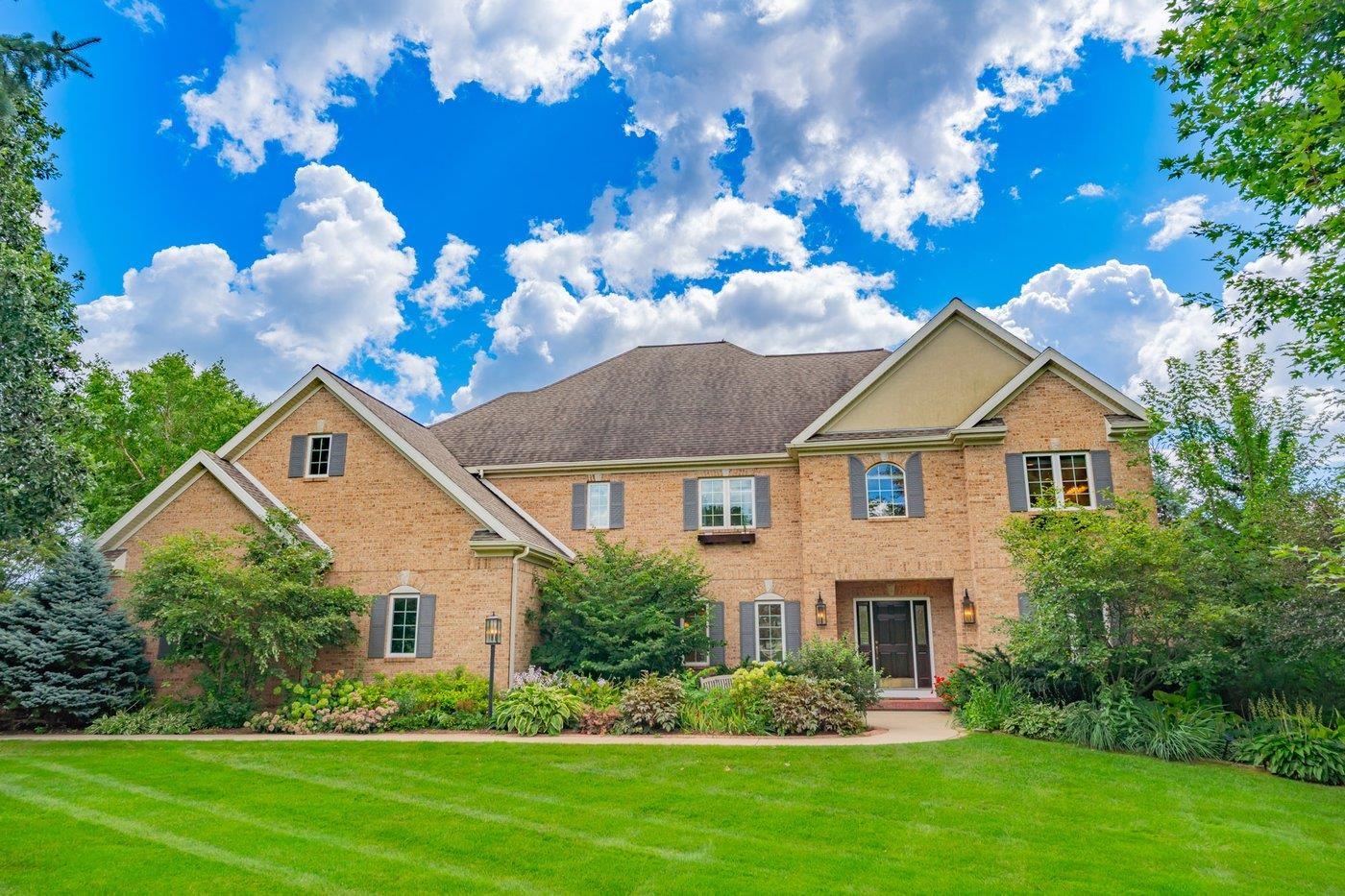 5556 Surrey Lane