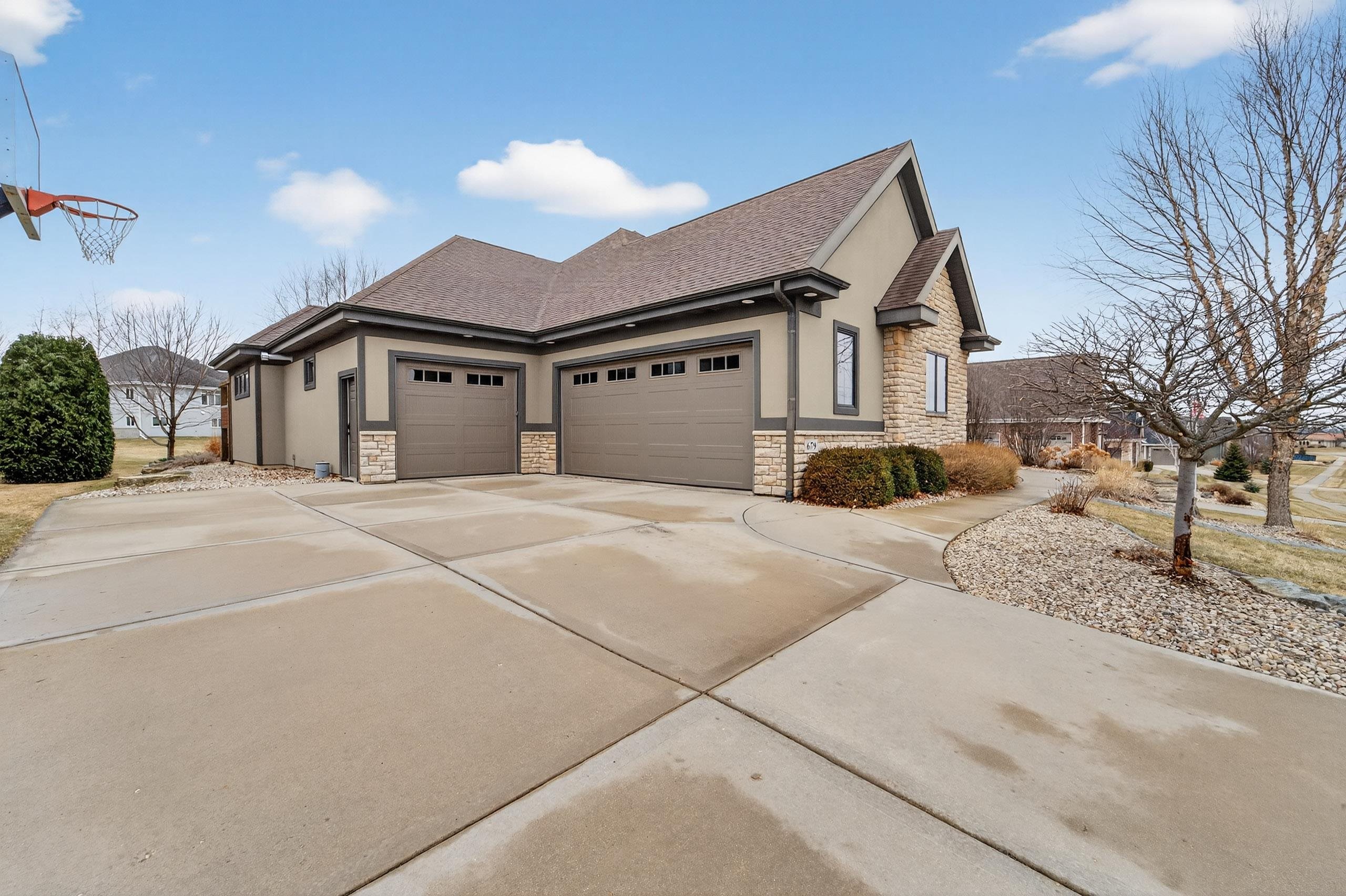 679 Inverness Street