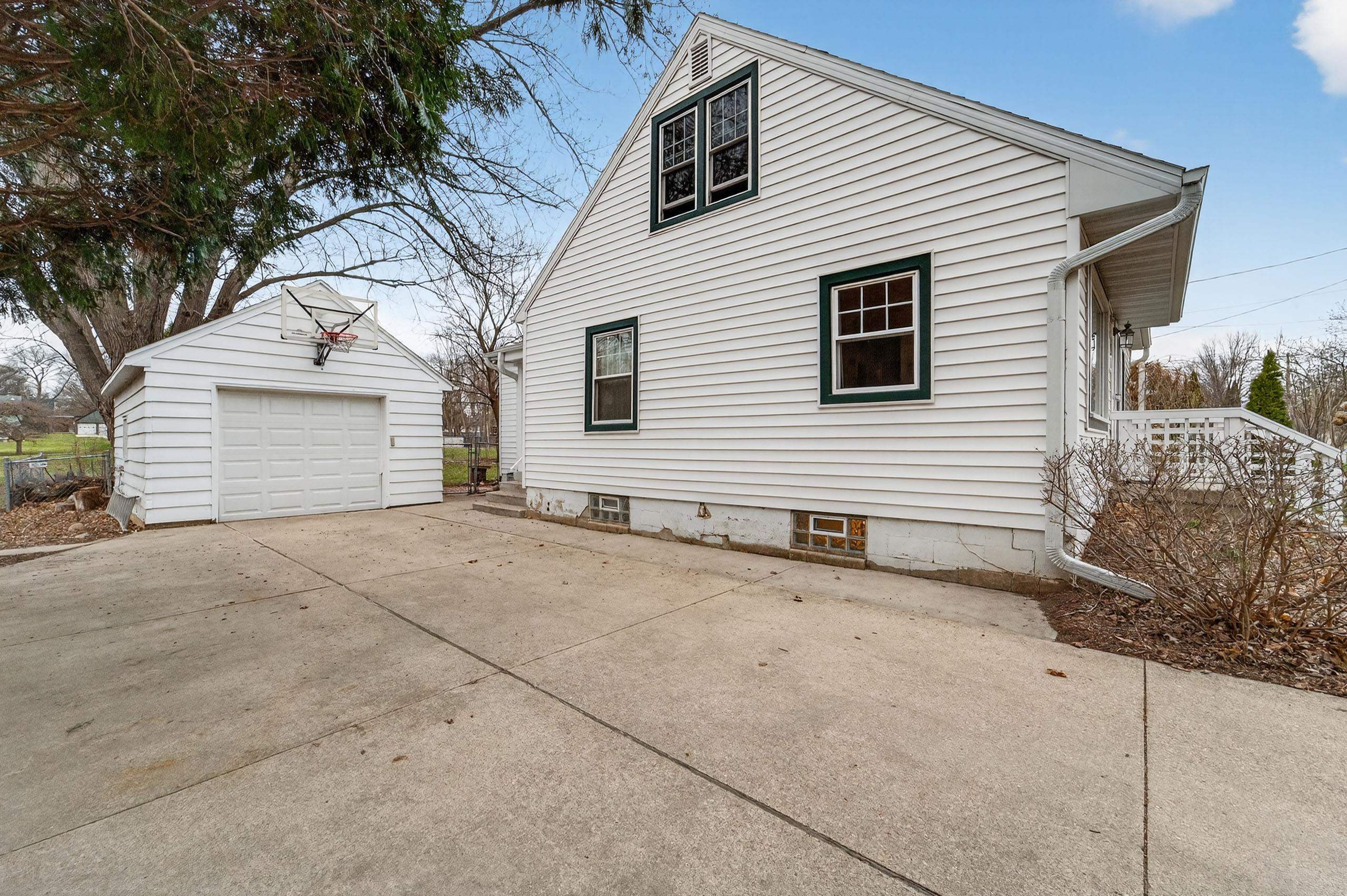 5207 Shore Acres Road