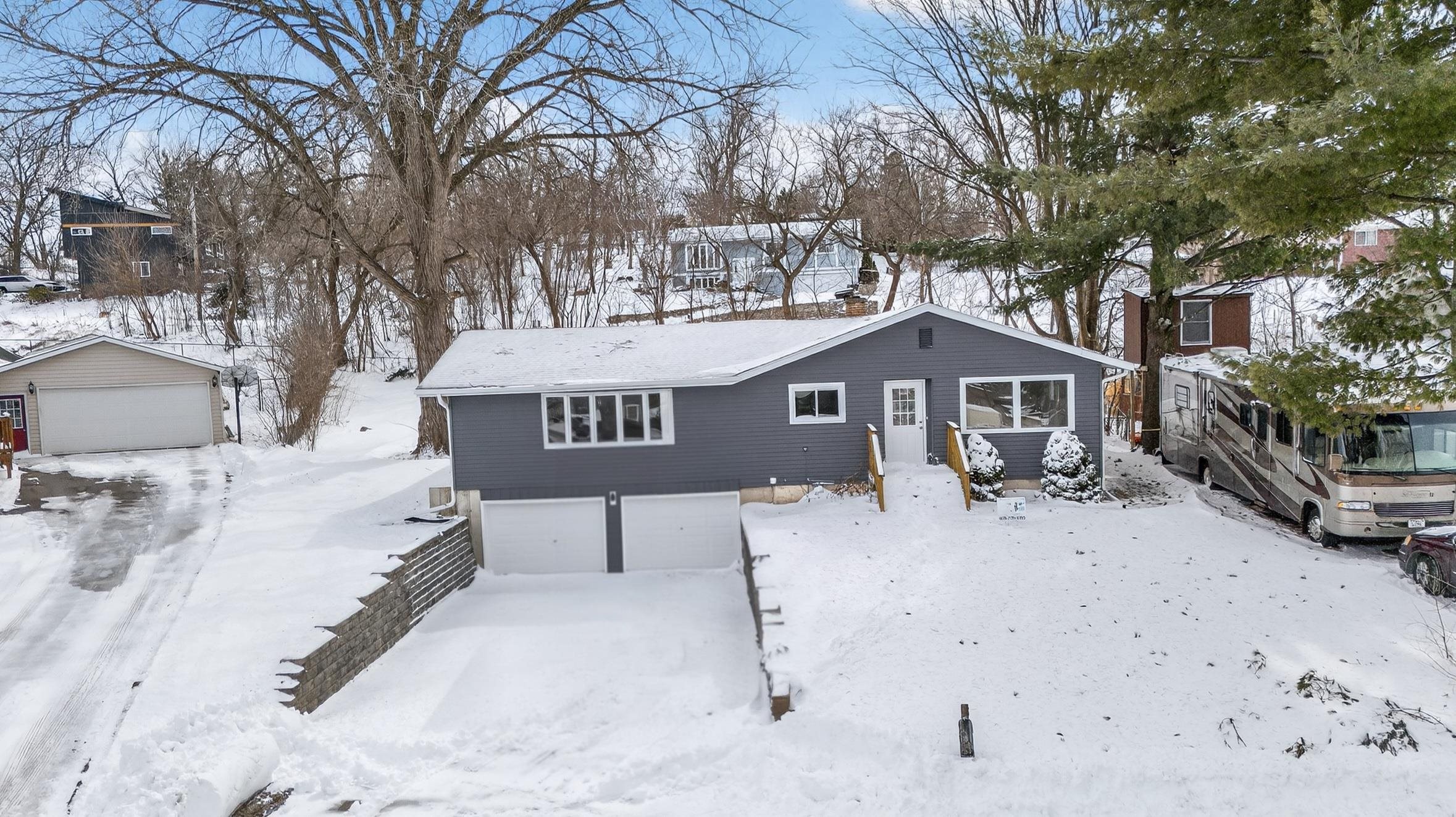 413 E Lincoln Drive