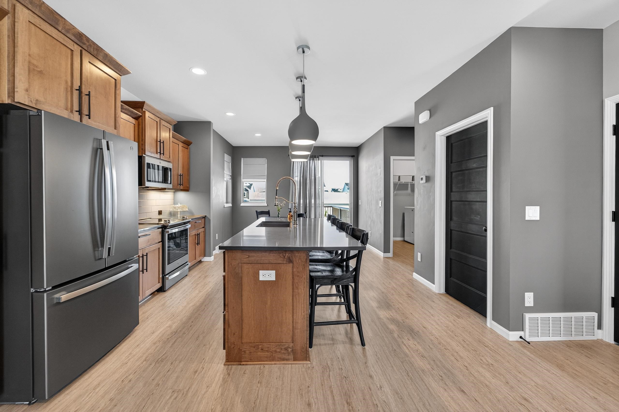 828 Shadowwood Trail