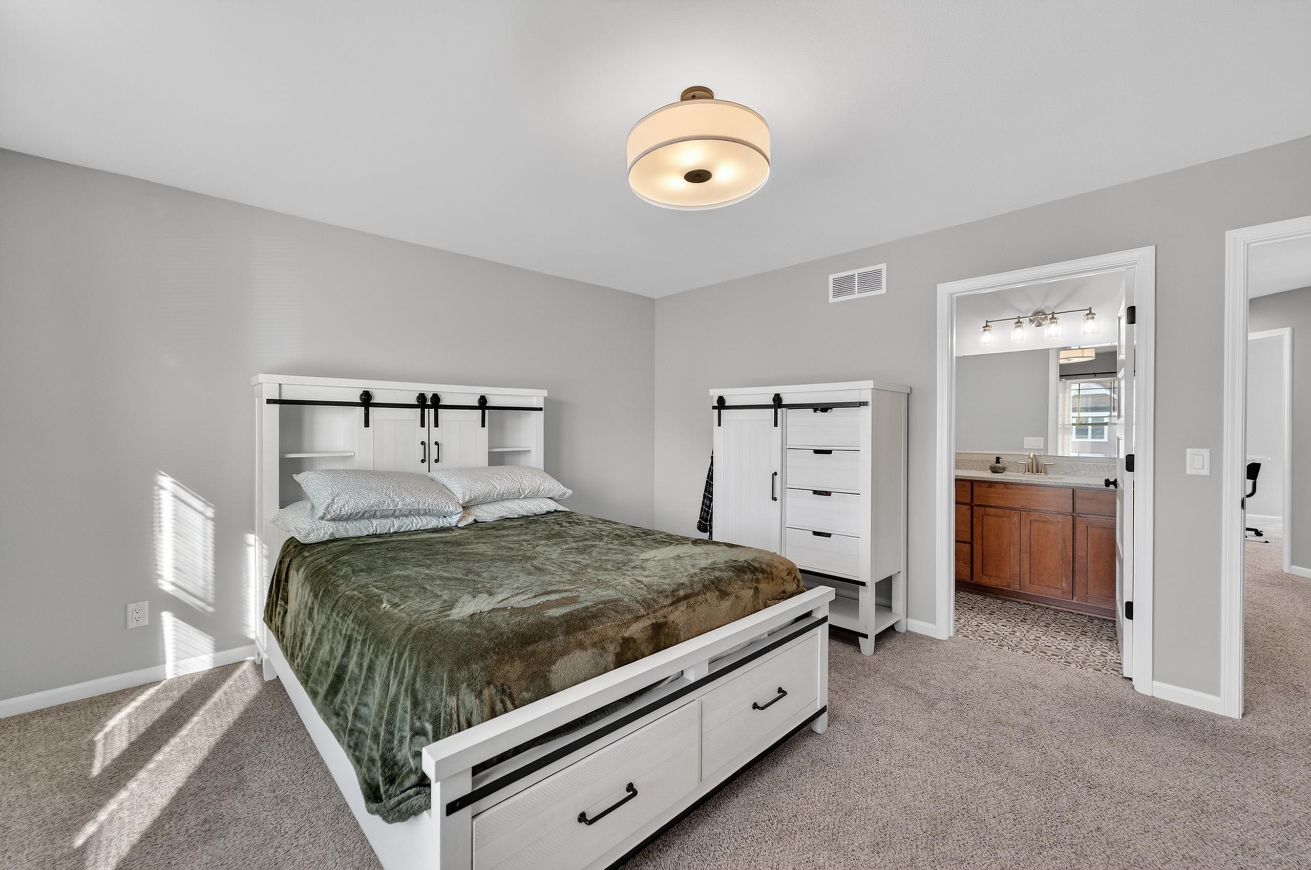 828 Shadowwood Trail