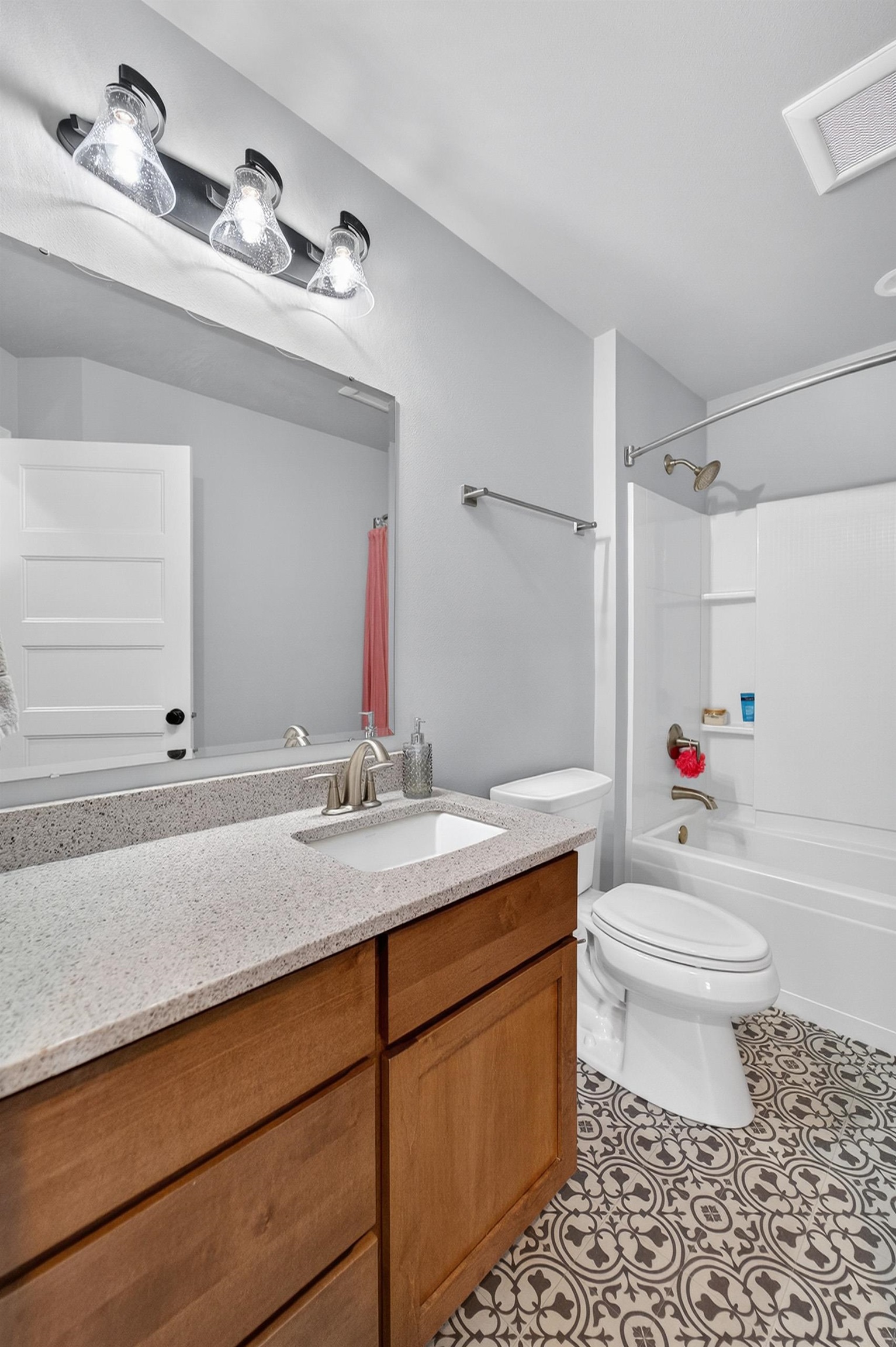 828 Shadowwood Trail