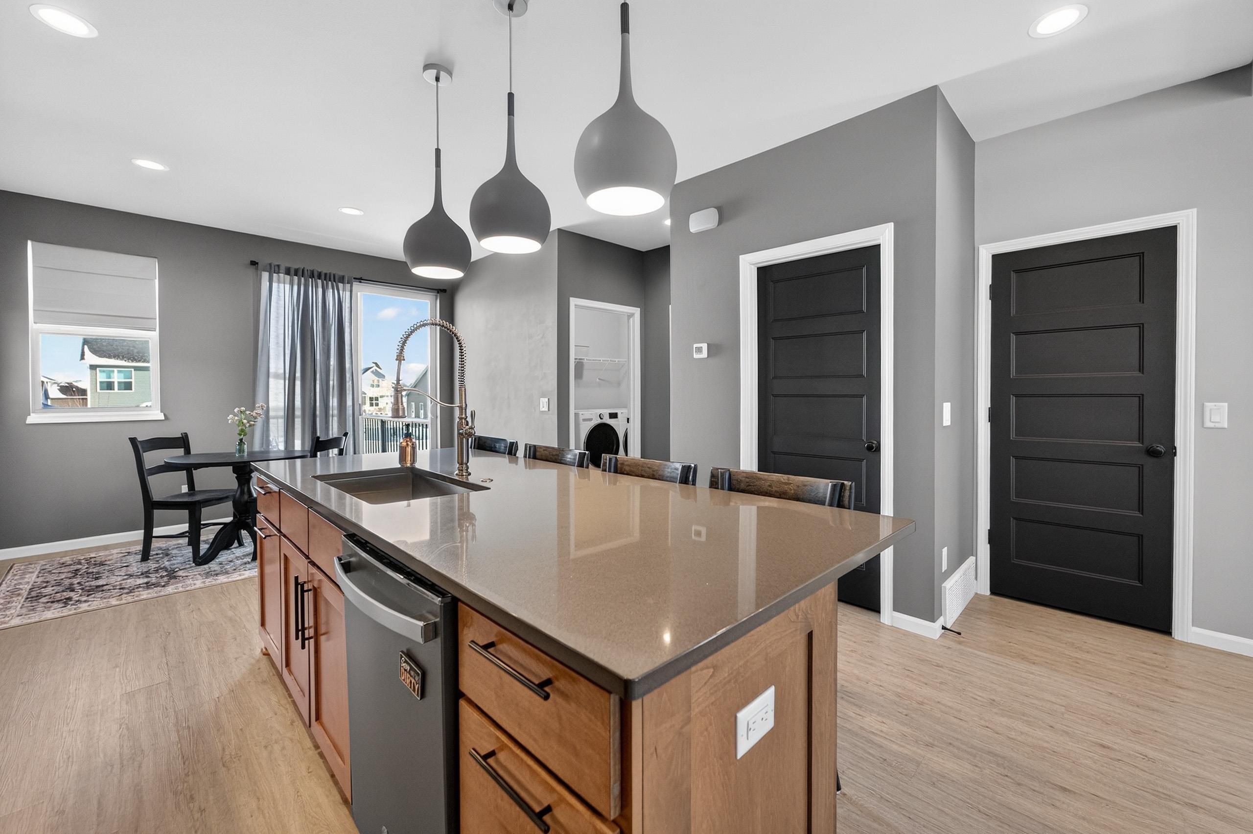 828 Shadowwood Trail